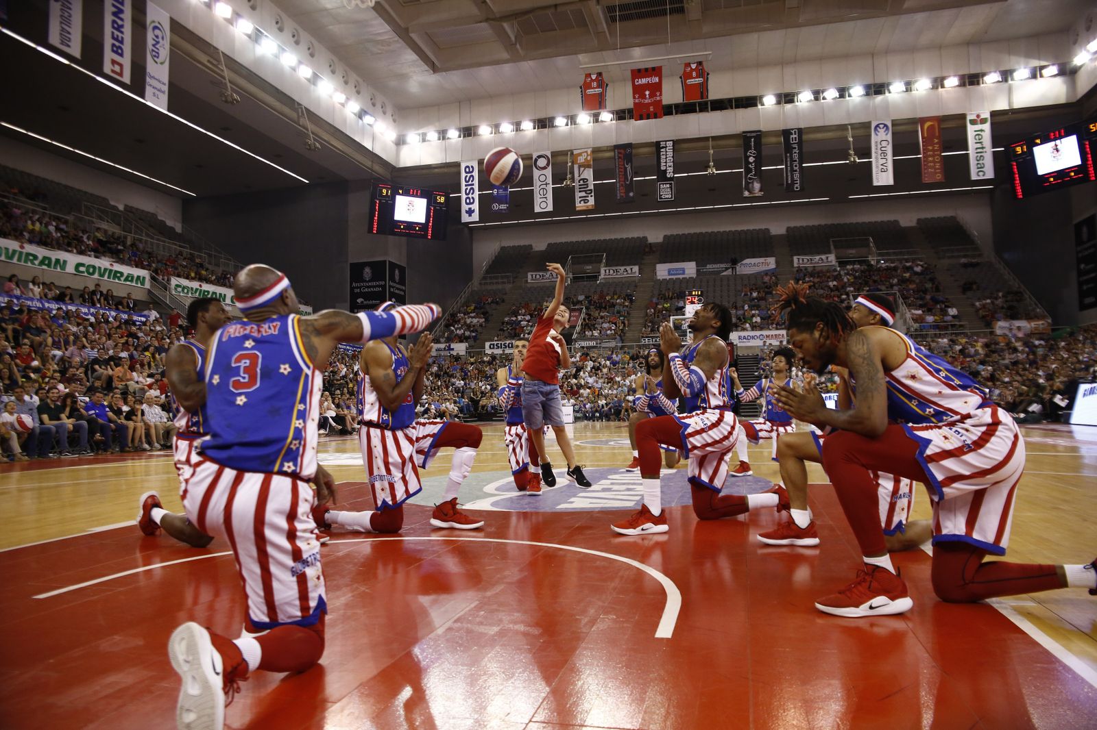 El espectáculo de los Globetrotters inunda el Palacio de Deportes