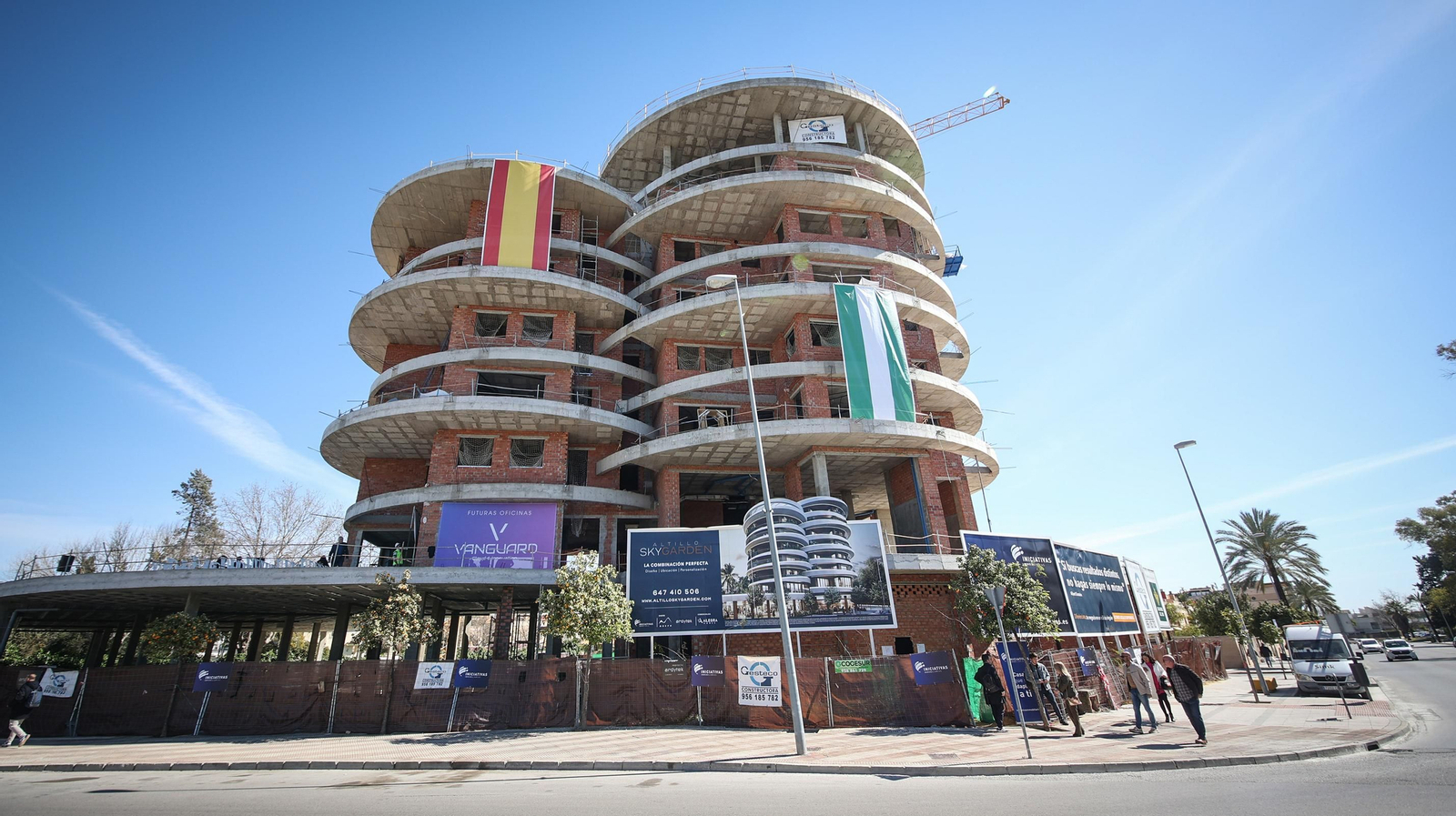 Impresionantes vistas 360º en la puesta de bandera del edificio Altillo Sky Garden en Jerez