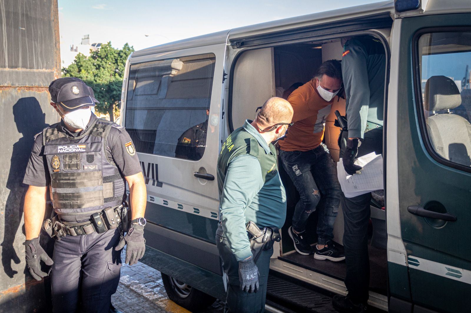 El acusado, en el momento de llegar a la Audiencia Provincial para el juicio, el pasado lunes.
