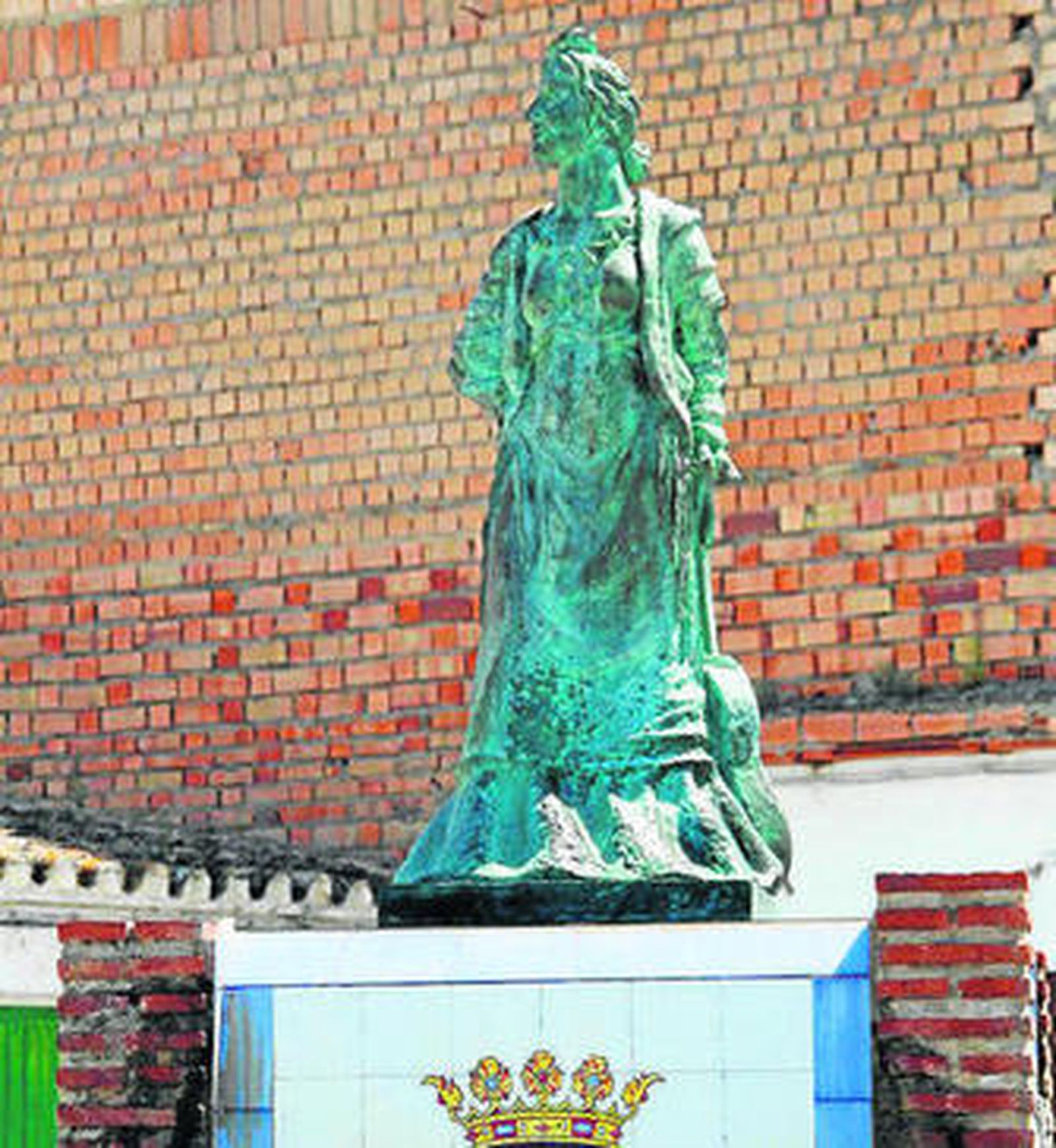 Dolores 'La Petenera' cuenta con un monumento en la localidad.