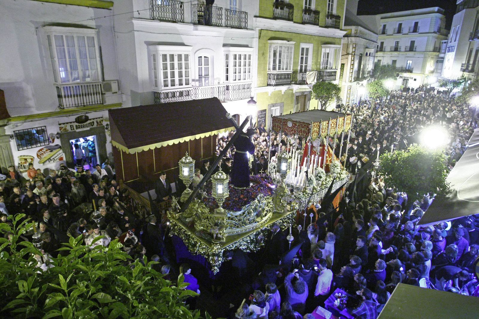 Nazareno y Paz, por las calles de Tarifa