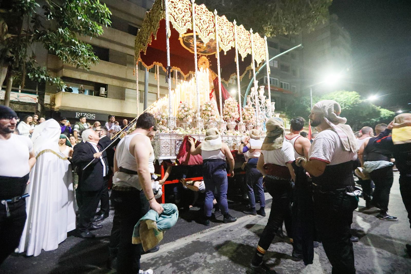 Te contamos en imágenes la Santa Cena tras la lluvia en la ciudad