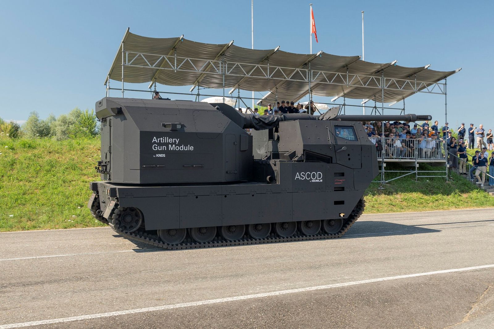 Obus autopropulsado de cadenas Nemeisis