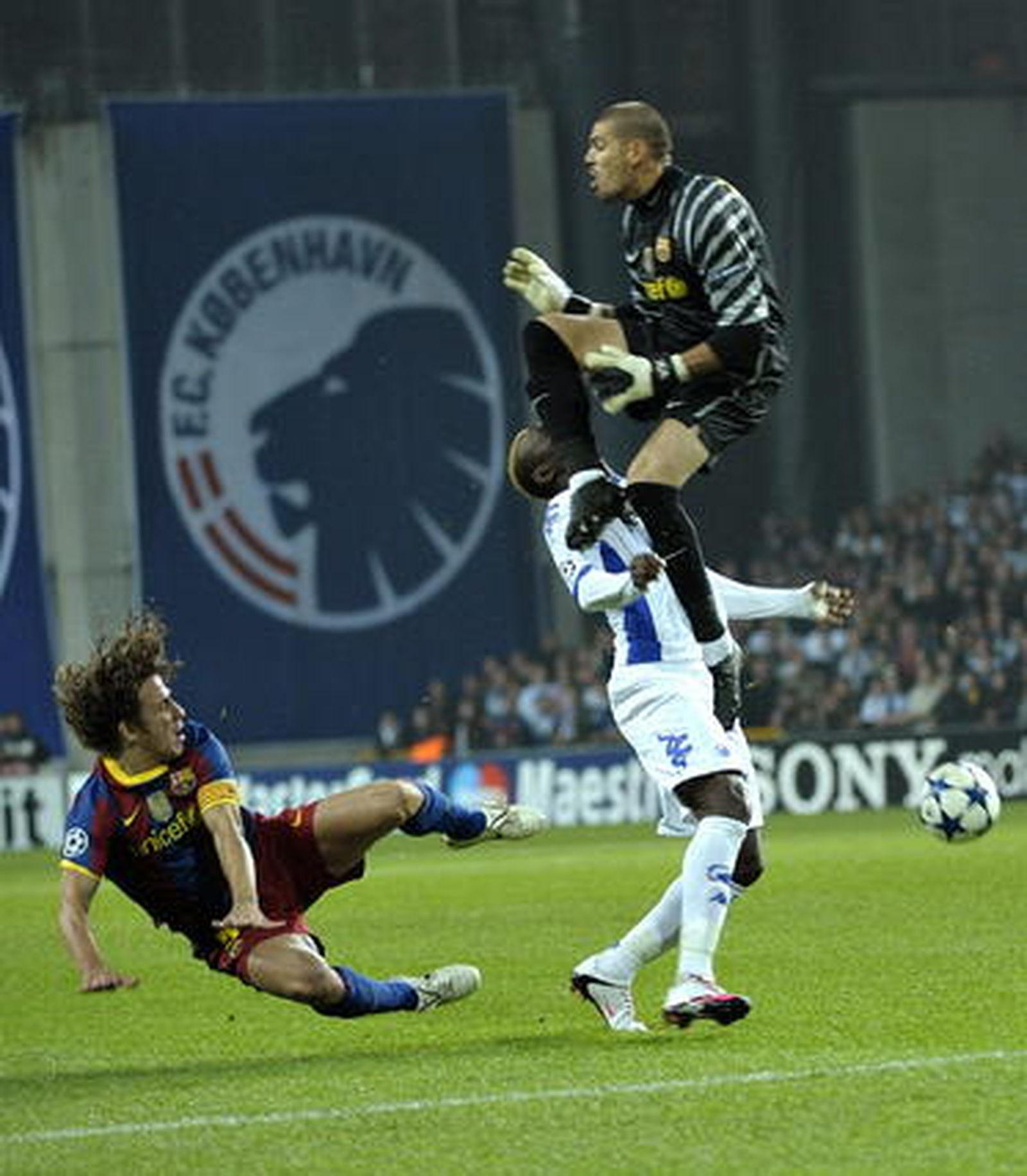 El Barcelona no pasa del empate 1-1 en Copenhague. / EFE