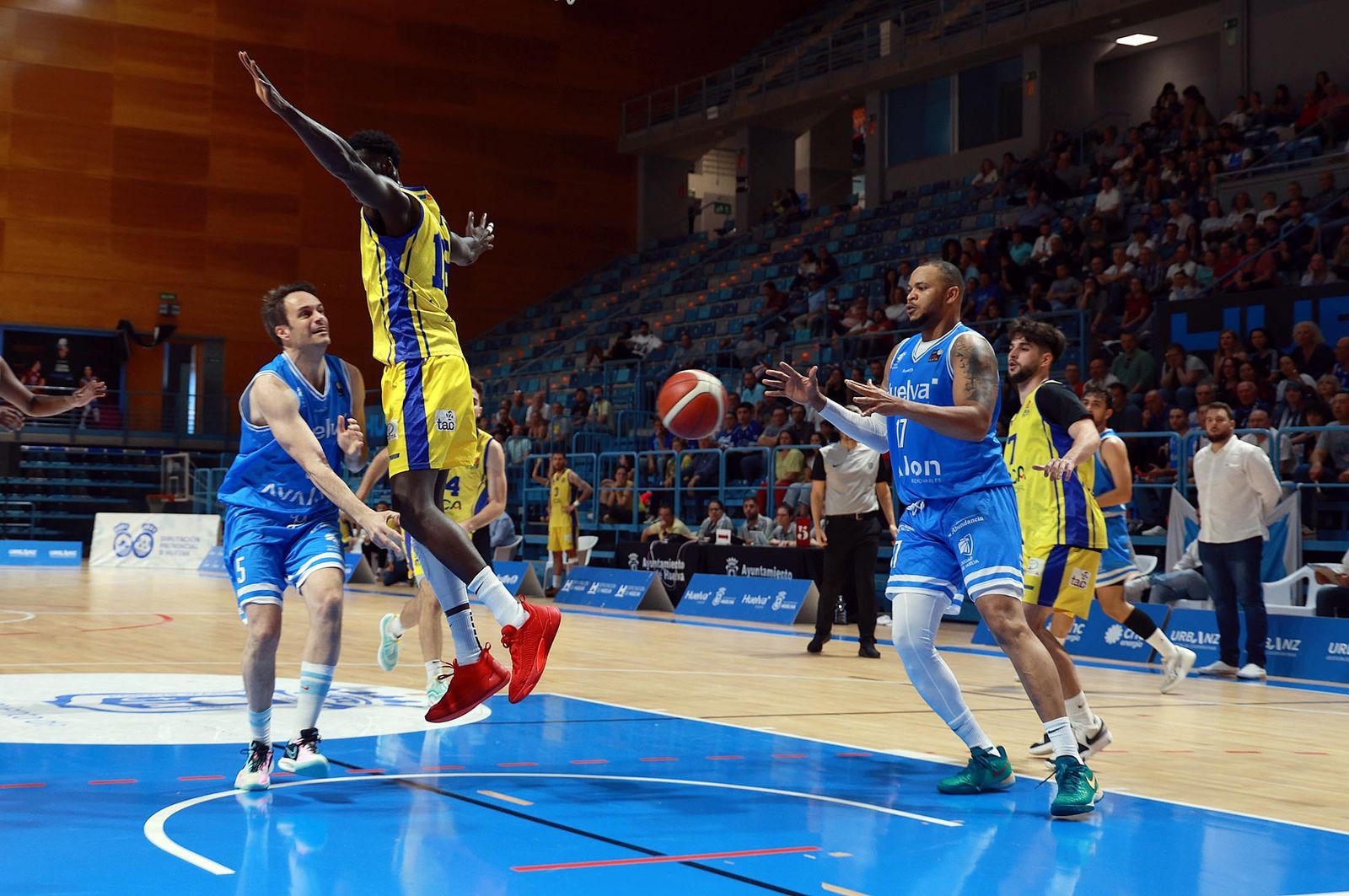 Las mejores imágenes del Ciudad de Huelva-CB Salou