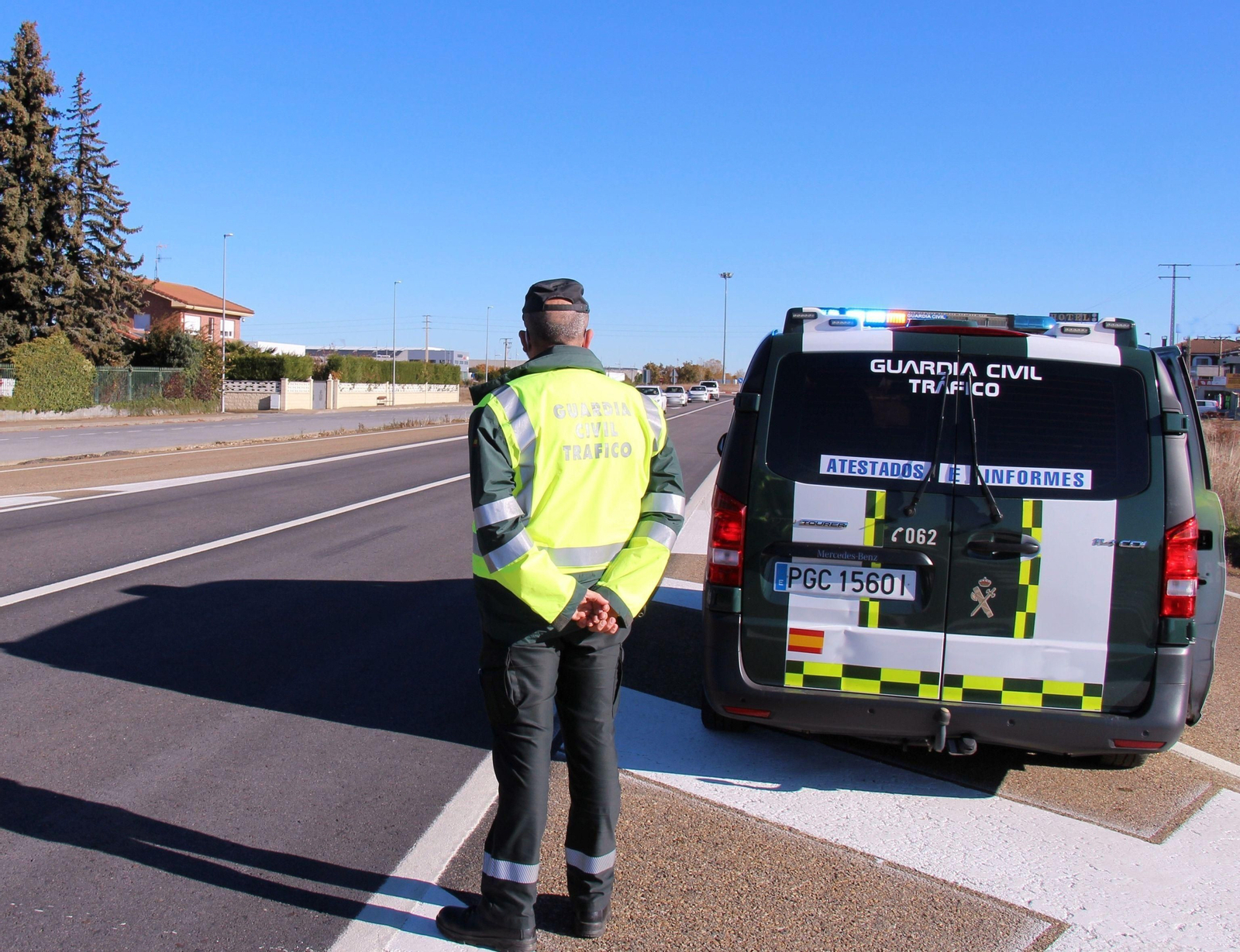 Fallece una mujer en un choque entre dos coches en Cártama que deja otros dos heridos.