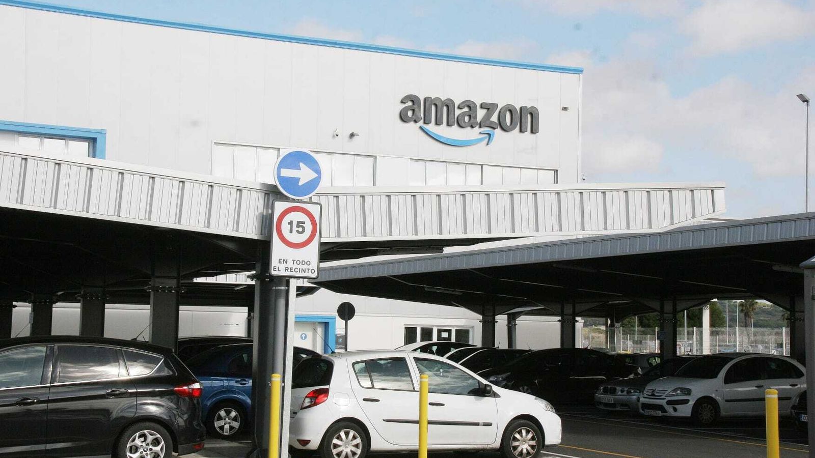 Una imagen de la planta logística de Amazon en El Puerto de Santa María.