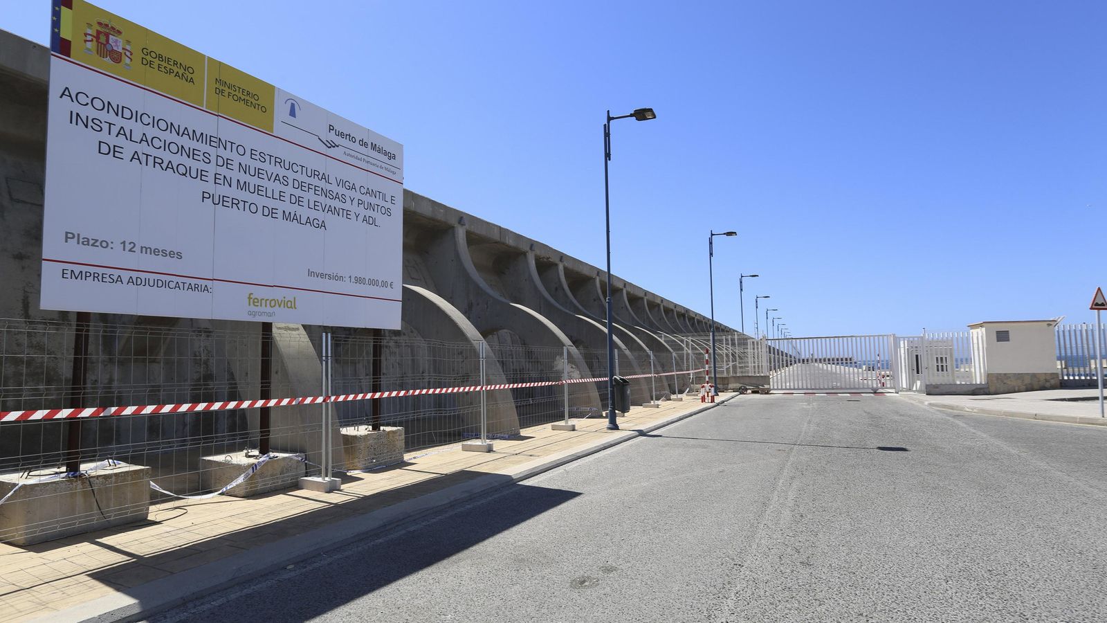 Zona precintada por el Puerto para evitar que pasen los peatones.