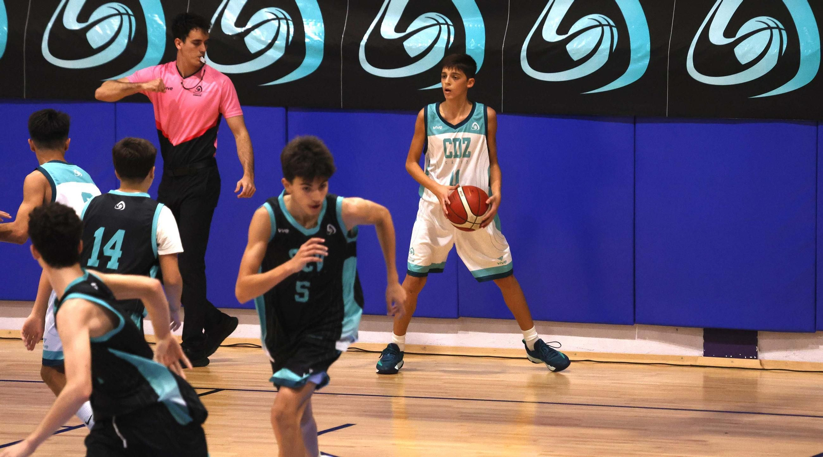 Las fotos de la primera jornada del Campeonato de Andalucía infantil masculino de baloncesto en La Línea