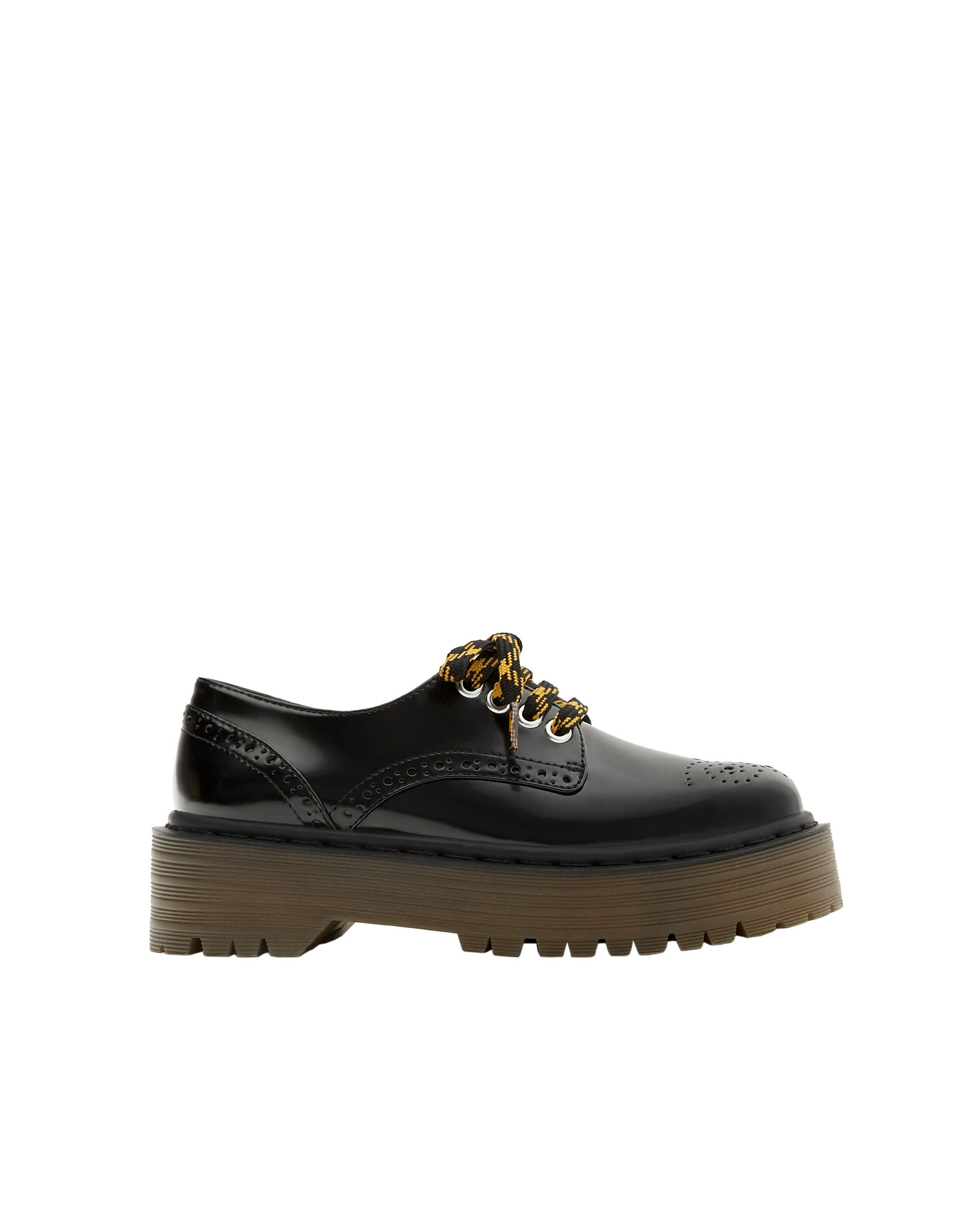 Mocasines: con plataforma de suela track y cordones en contraste. De Zara. Los mejores zapatos de tendencia esta temporada