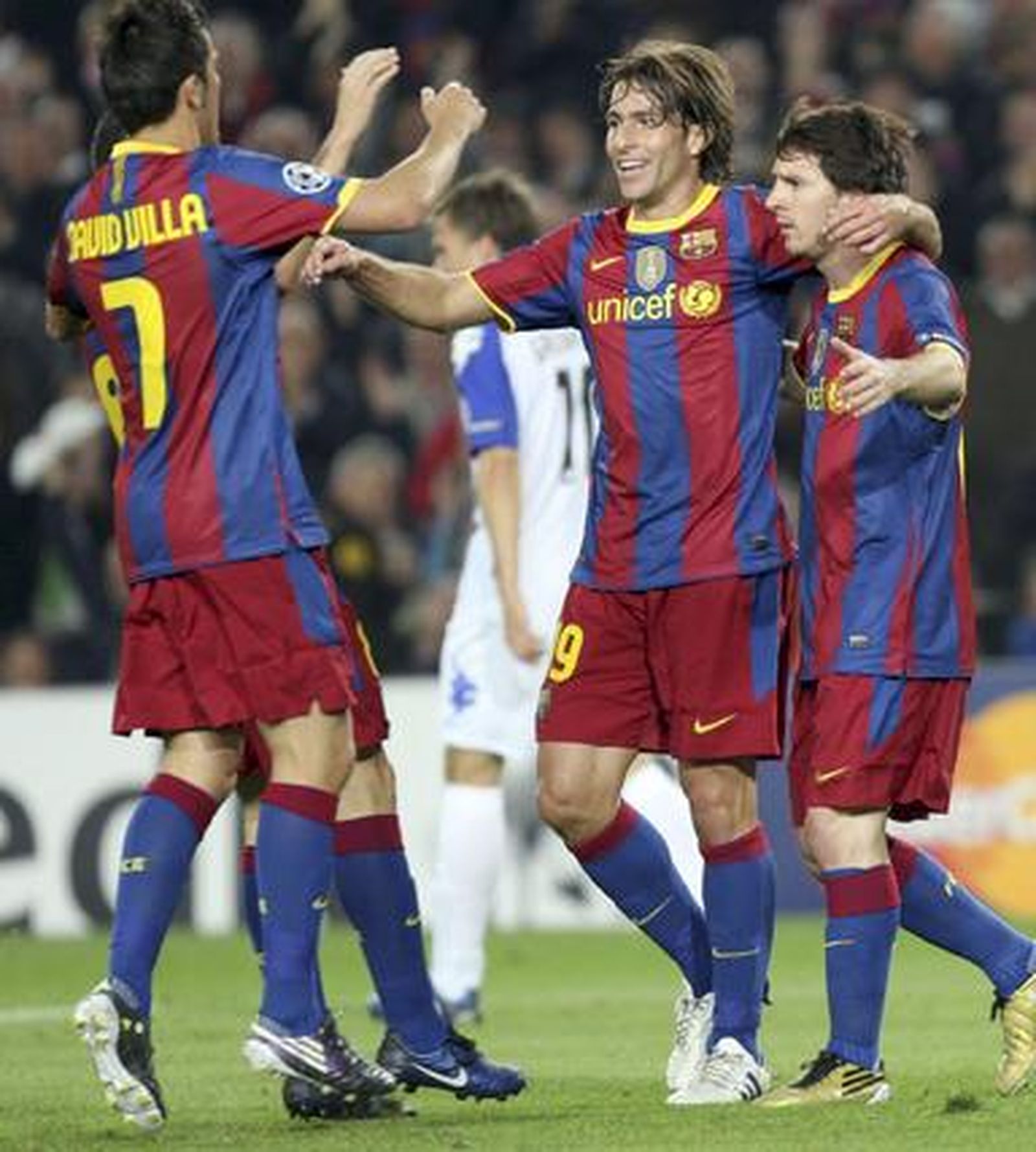 El Barcelona supera al Copenhague en el Camp Nou. / EFE