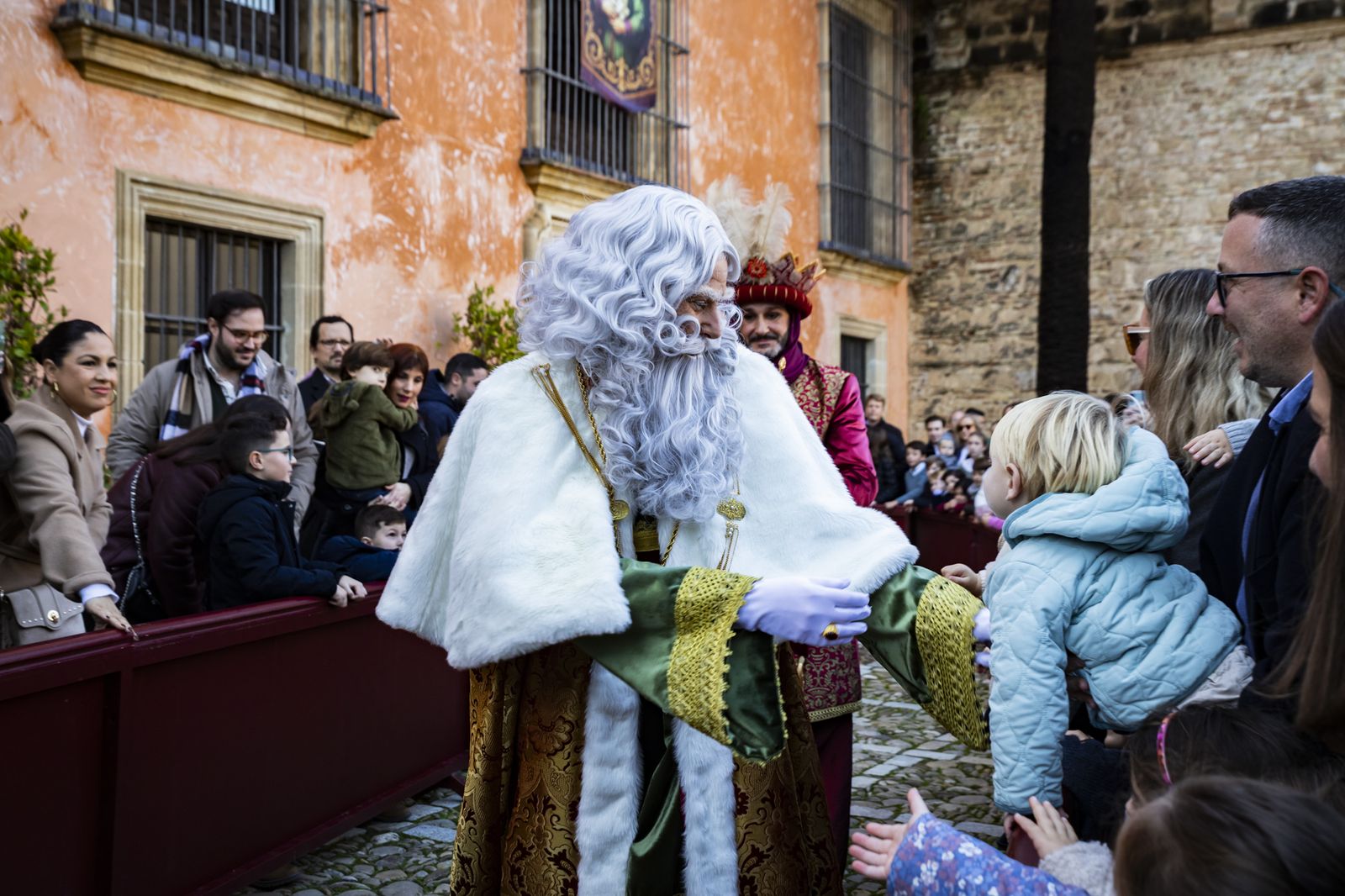 Los Reyes Magos son coronados un año más en el Alcázar de Jerez