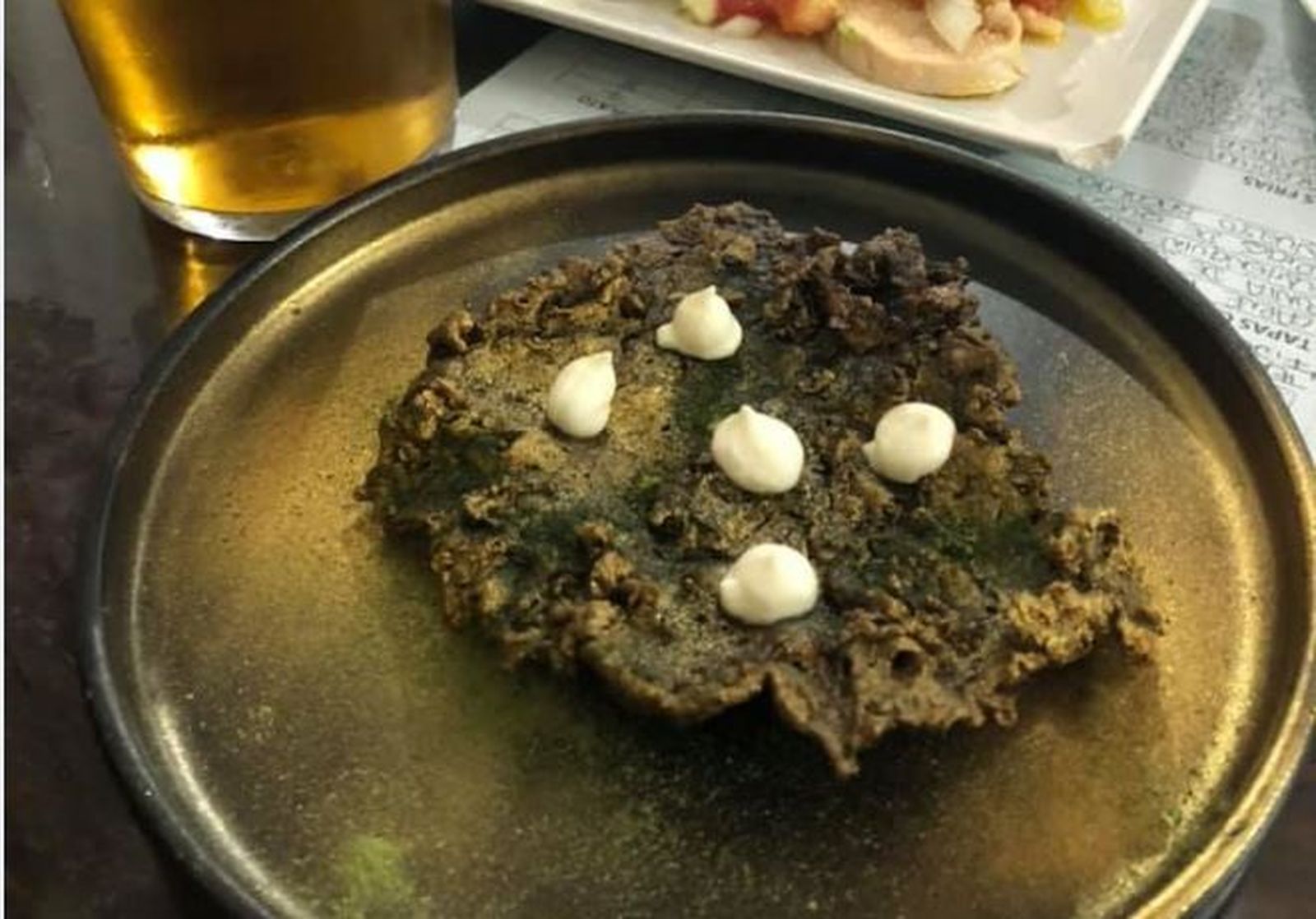 Tortillita de fango “Oro de La Cachucha”, del Bar El Calvo