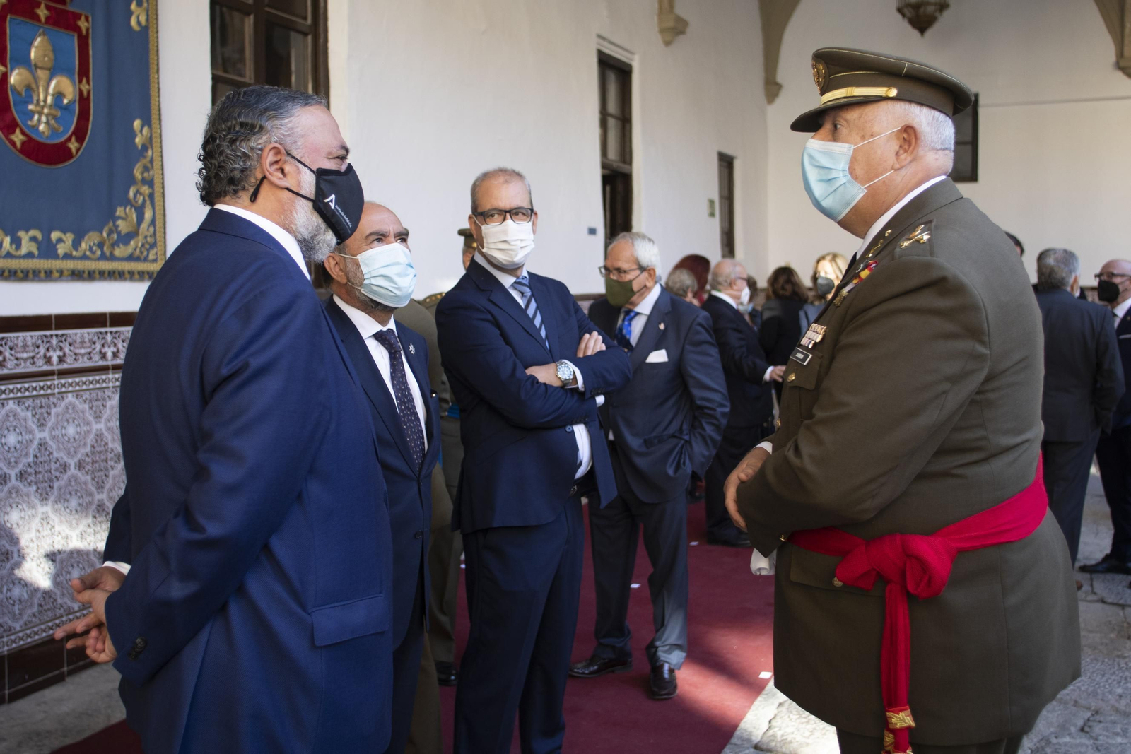 Fotos: la fiesta nacional se celebra en el Madoc de Granada con el izado de la bandera