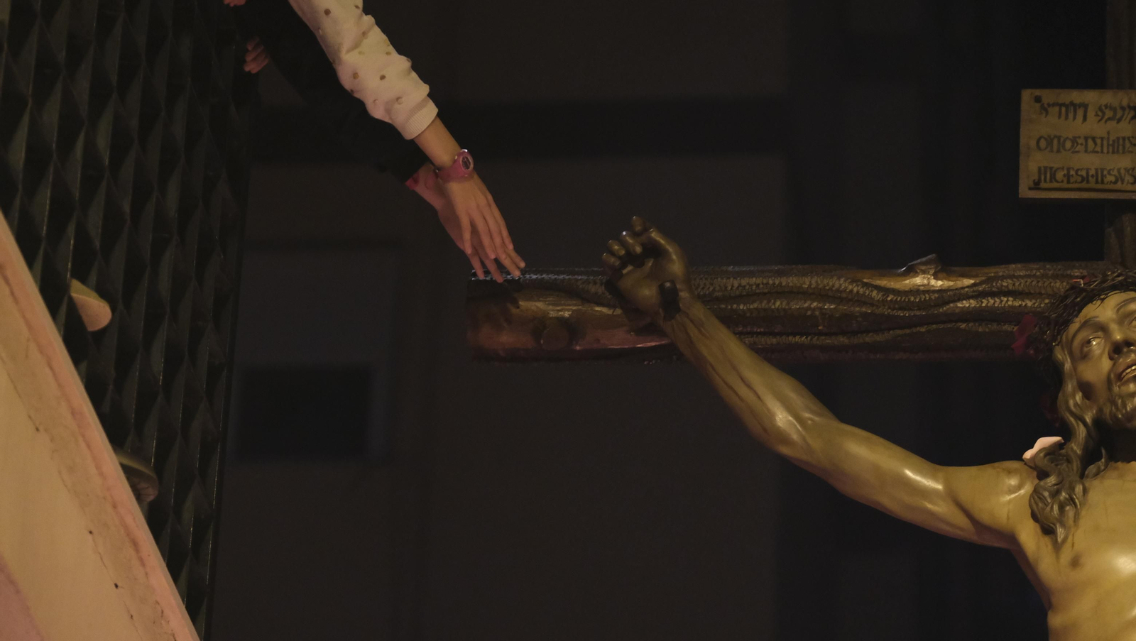 Procesión del Perdón en Almería, en imágenes