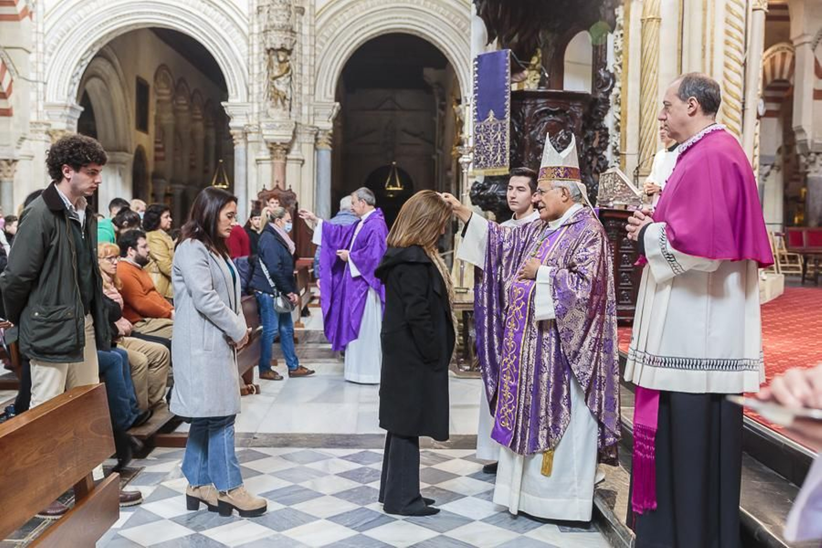 La celebración del Miércoles de Ceniza en la Catedral de Córdoba, en imágenes