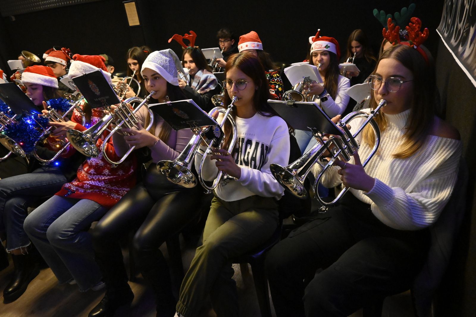 Ensayo preparatorio de la AM Santa Cruz para la cabalgata de Reyes Magos, en Imágenes