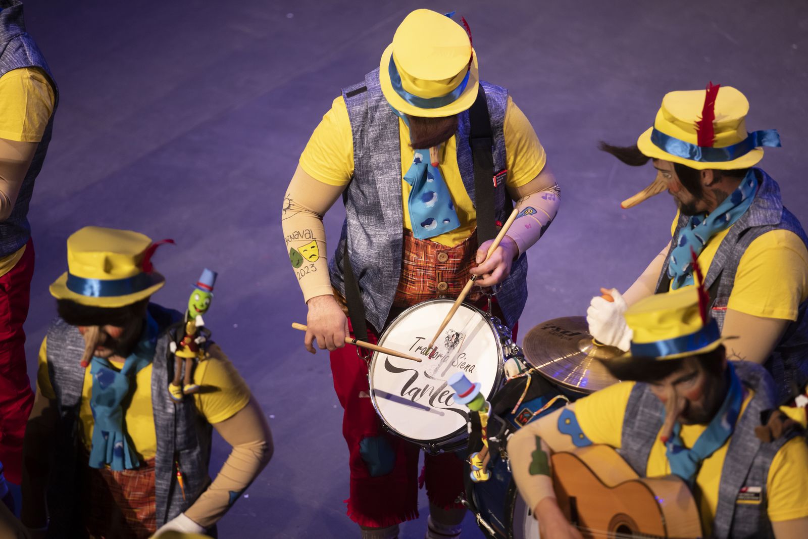 Imágenes de la actuación de la murga de Ayamonte "Los embusteros" en el Carnaval Colombino