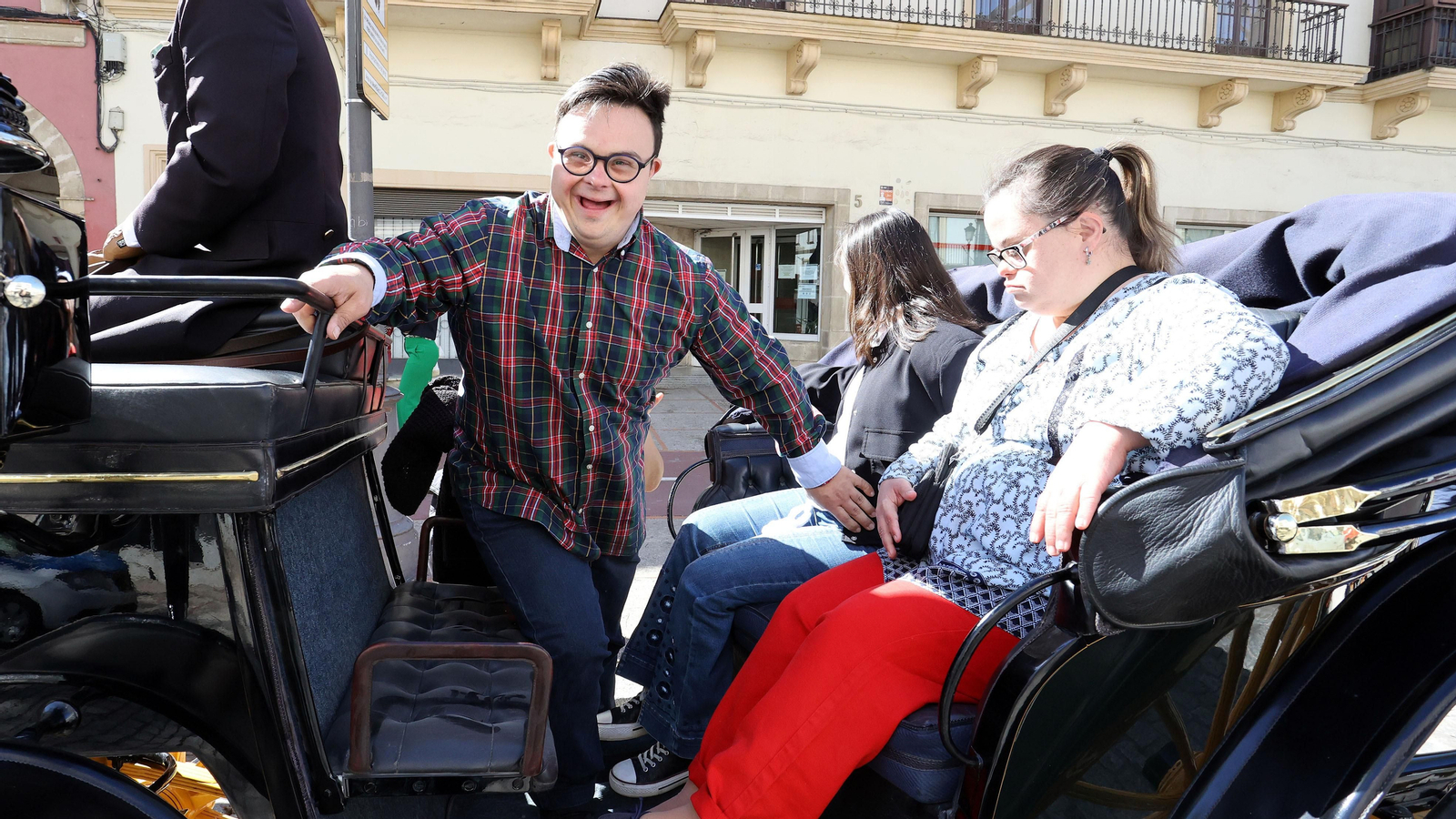 'Los carruajes de la integración' con jóvenes de Cedown y Aspanido por Jerez