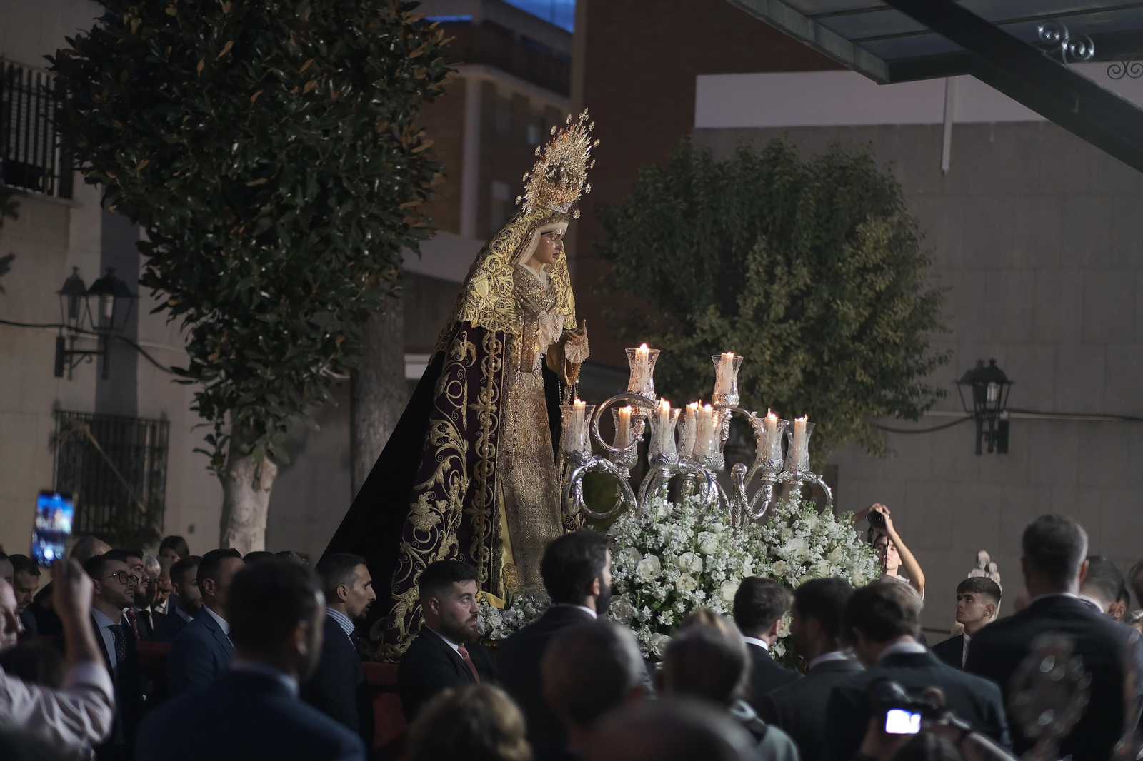 Las imágenes del rosario vespertino de la Virgen del Rosario de San Pablo
