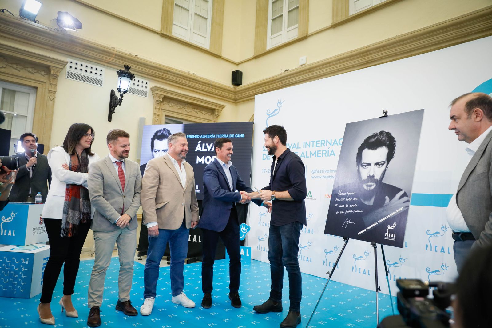 Imágenes en el paseo de la fama de Álvaro Morte