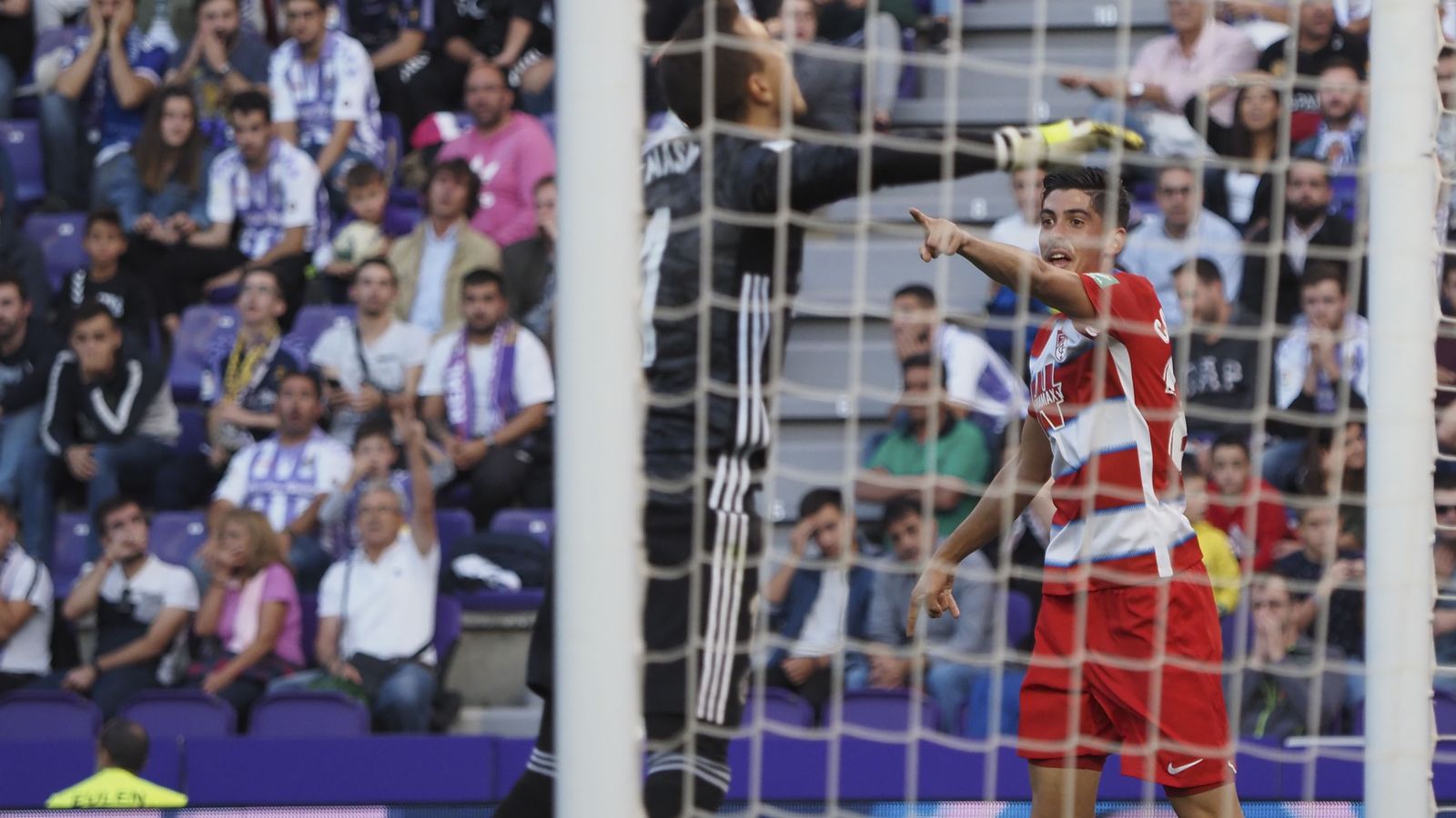 Carlos Fernández celebra su gol ante el Real Valladolid