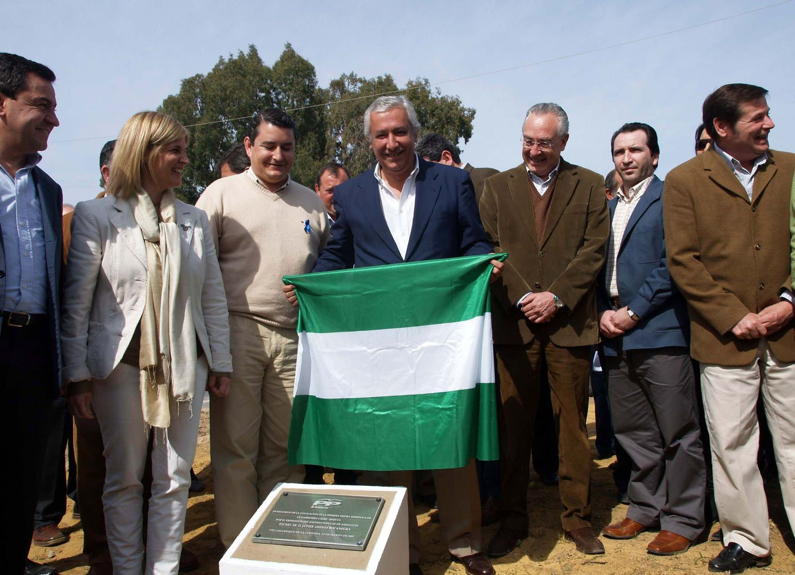 Acto simbólico de la colocación de la primera piedra de la carretera Huelva-Cádiz en 2007.