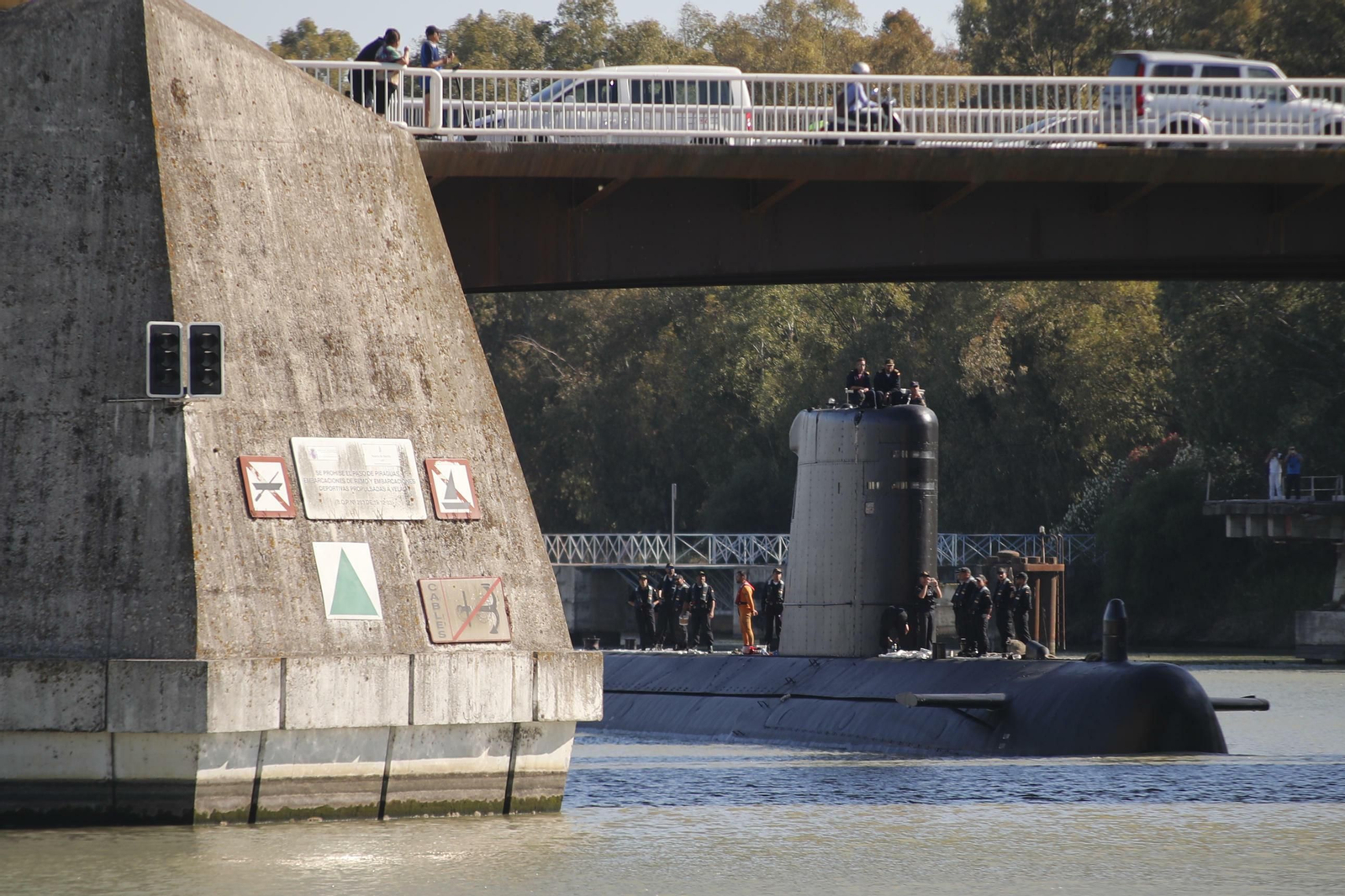Las mejores fotos de la llegada del submarino 'Tramontana' a Sevilla