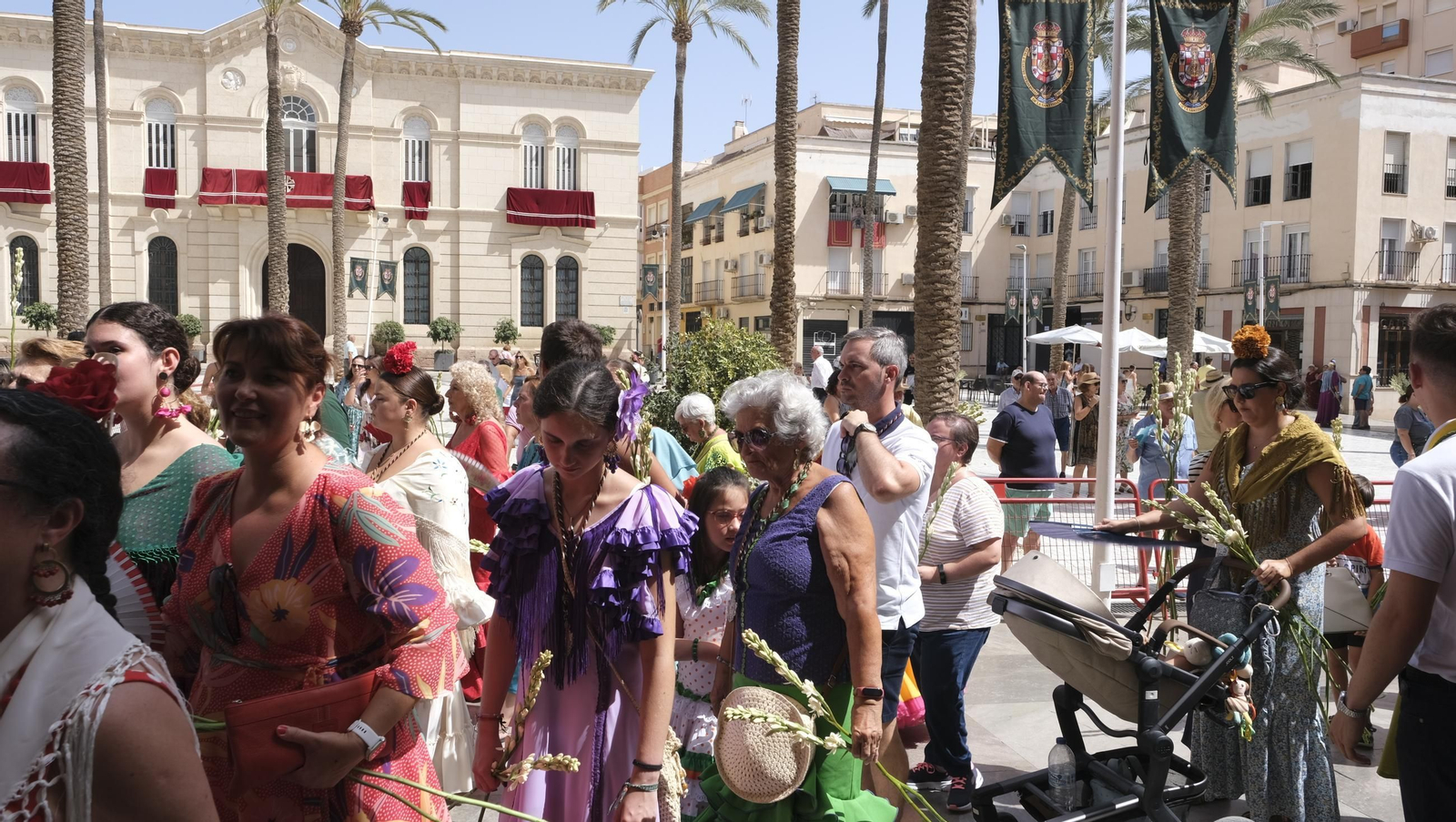 Ofrenda floral a la Virgen del Mar en la Feria de Almería 2024, en imágenes