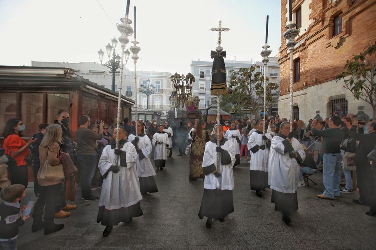 Las imágenes de la cofradía del Descendimiento en la Semana Santa de Cádiz 2022