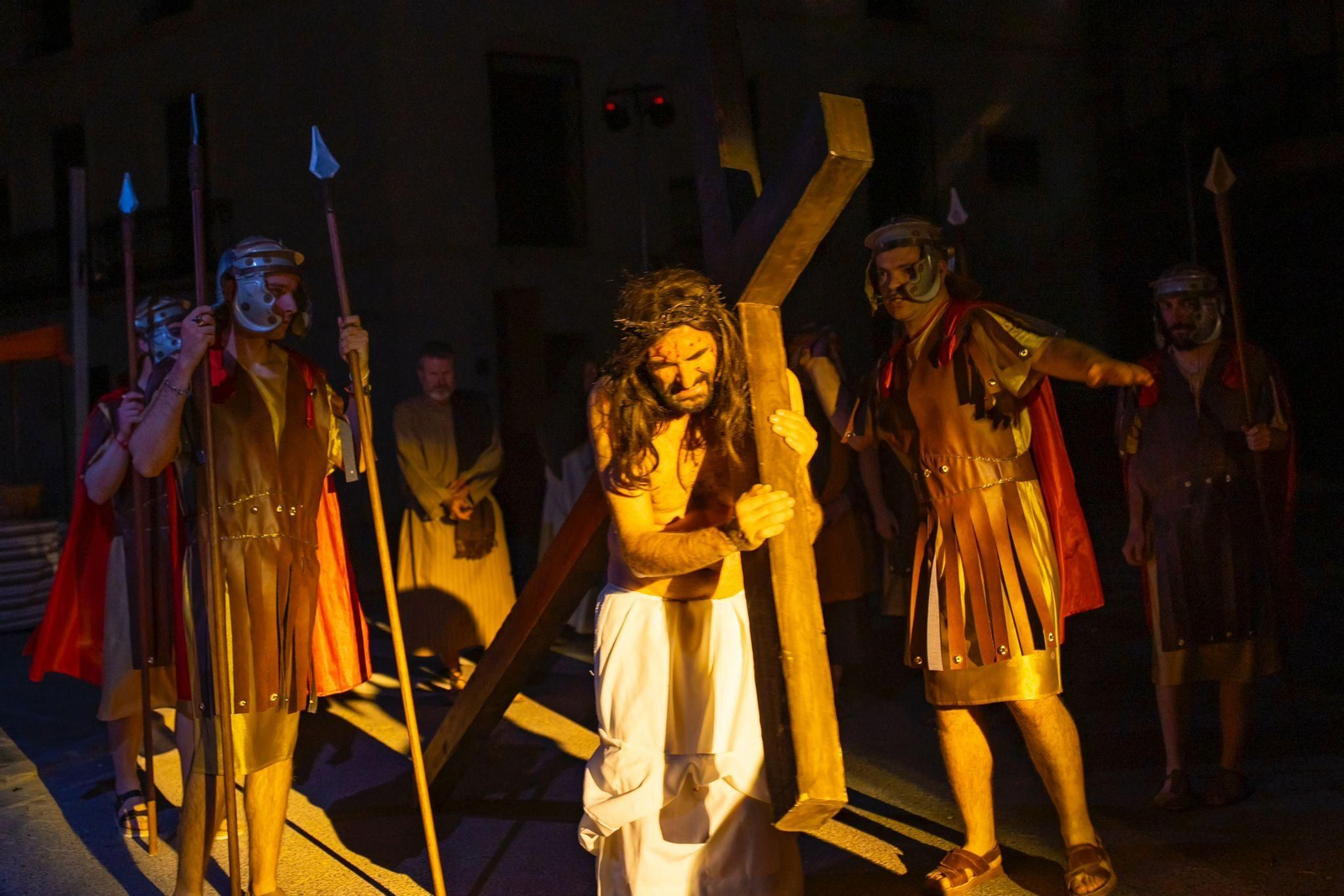 La Semana Santa de Adra comienza con la tradicional representación de 'La Pasión'. La Semana Santa de Adra comienza con la tradicional representación de 'La Pasión'.