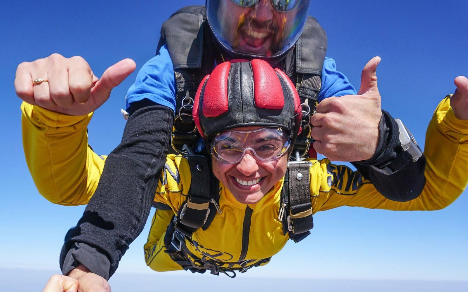 Volar en globo o pilotar una avioneta, la experiencias aéreas más de moda para despedir el verano.