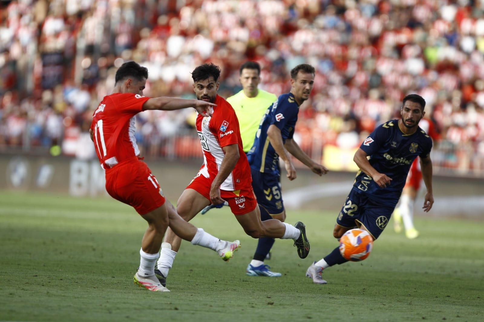 Arribas golpea de rosca en la acción que supuso el 2-0 ante el Tenerife Arribas golpea de rosca en la acción que supuso el 2-0 ante el Tenerife