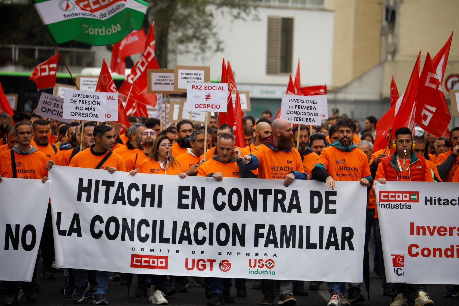 La manifestación de los trabajadores de Hitachi Energy en Córdoba, en imágenes