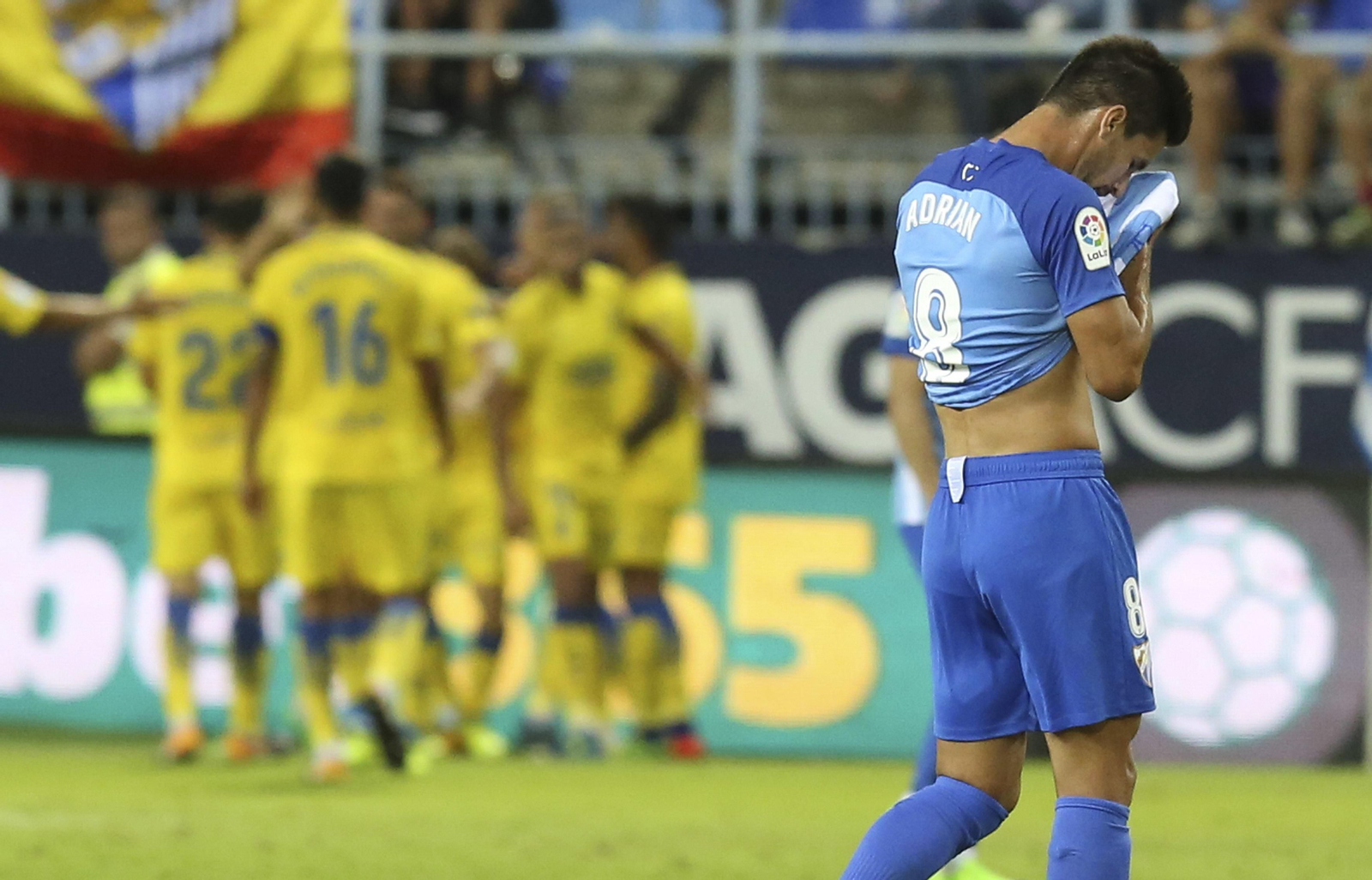 Adrián se lamenta tras uno de los goles de Las Palmas.