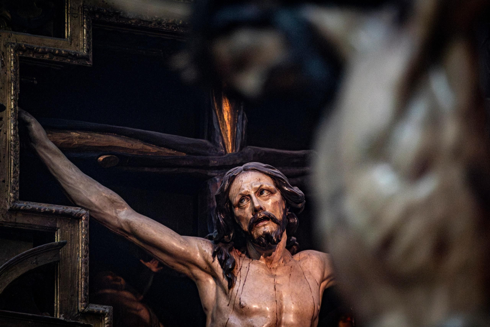 Las imágenes de la veneración del Cirsode Piedad antes de su restauración