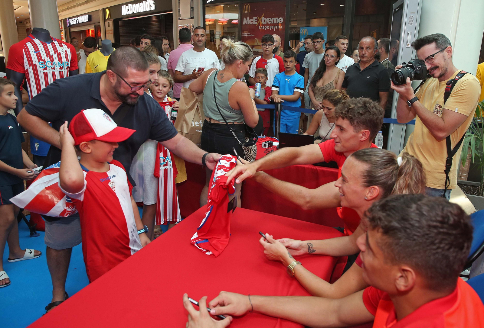 La presentación de las nueva equipaciones Nike del Algeciras CF, en imágenes