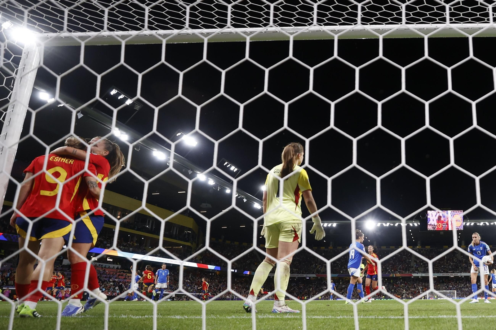 Las fotos del Italia - España de la Eurocopa femenina