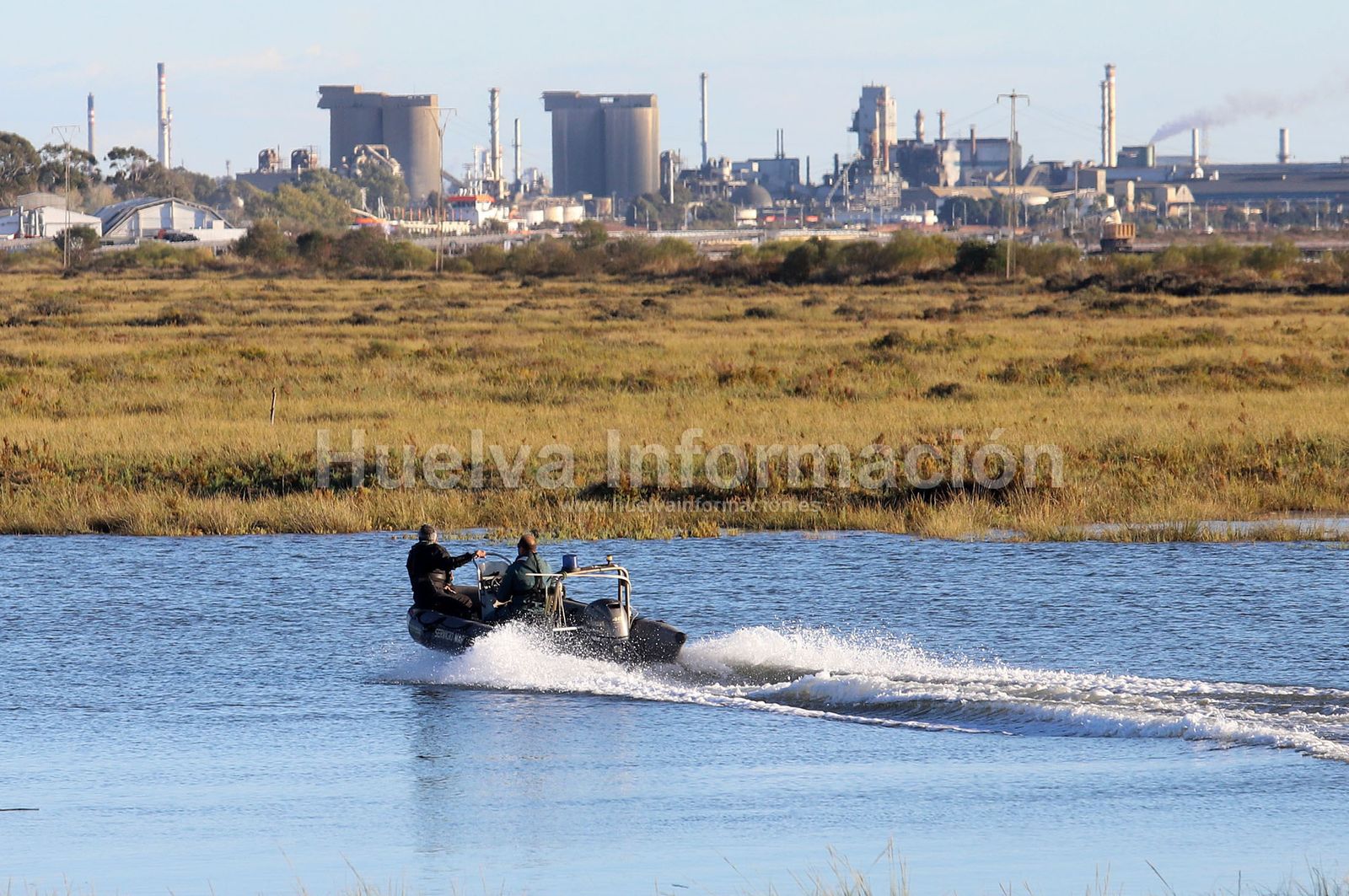 Encuentran los cuerpos de Enrique y Paqui en el acceso al espigón de Huelva, en imágenes