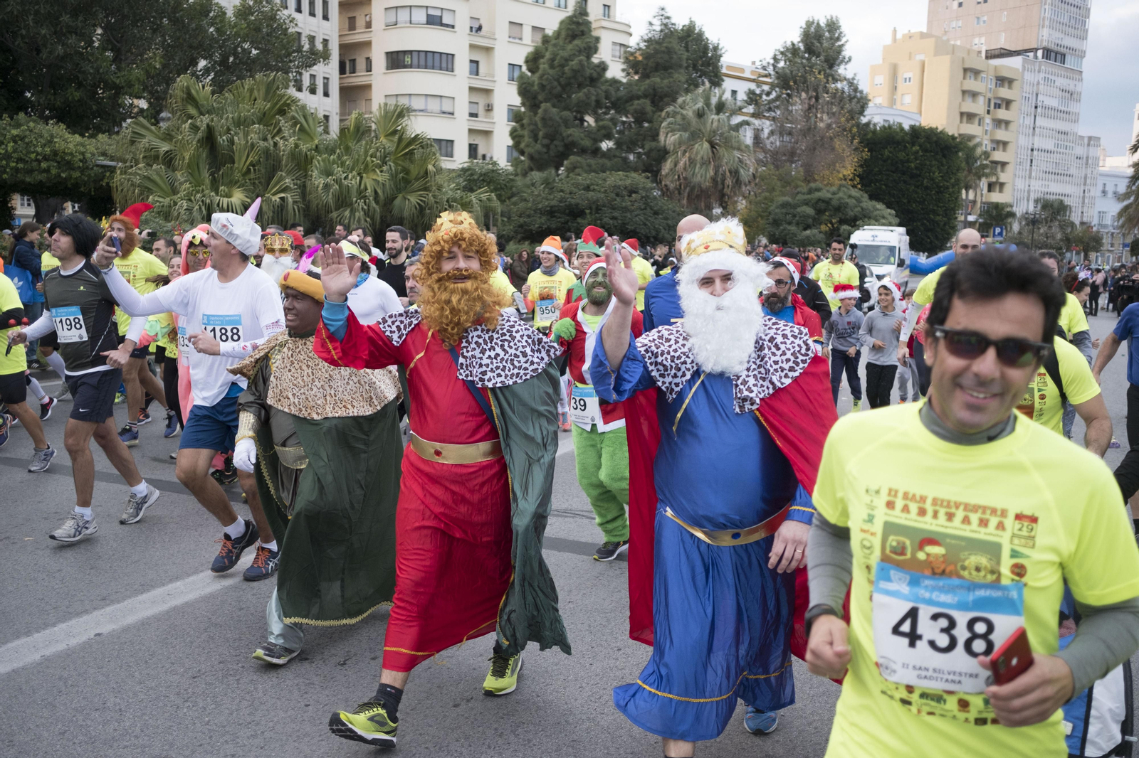 Las imágenes de la segunda edición de la San Silvestre gaditana