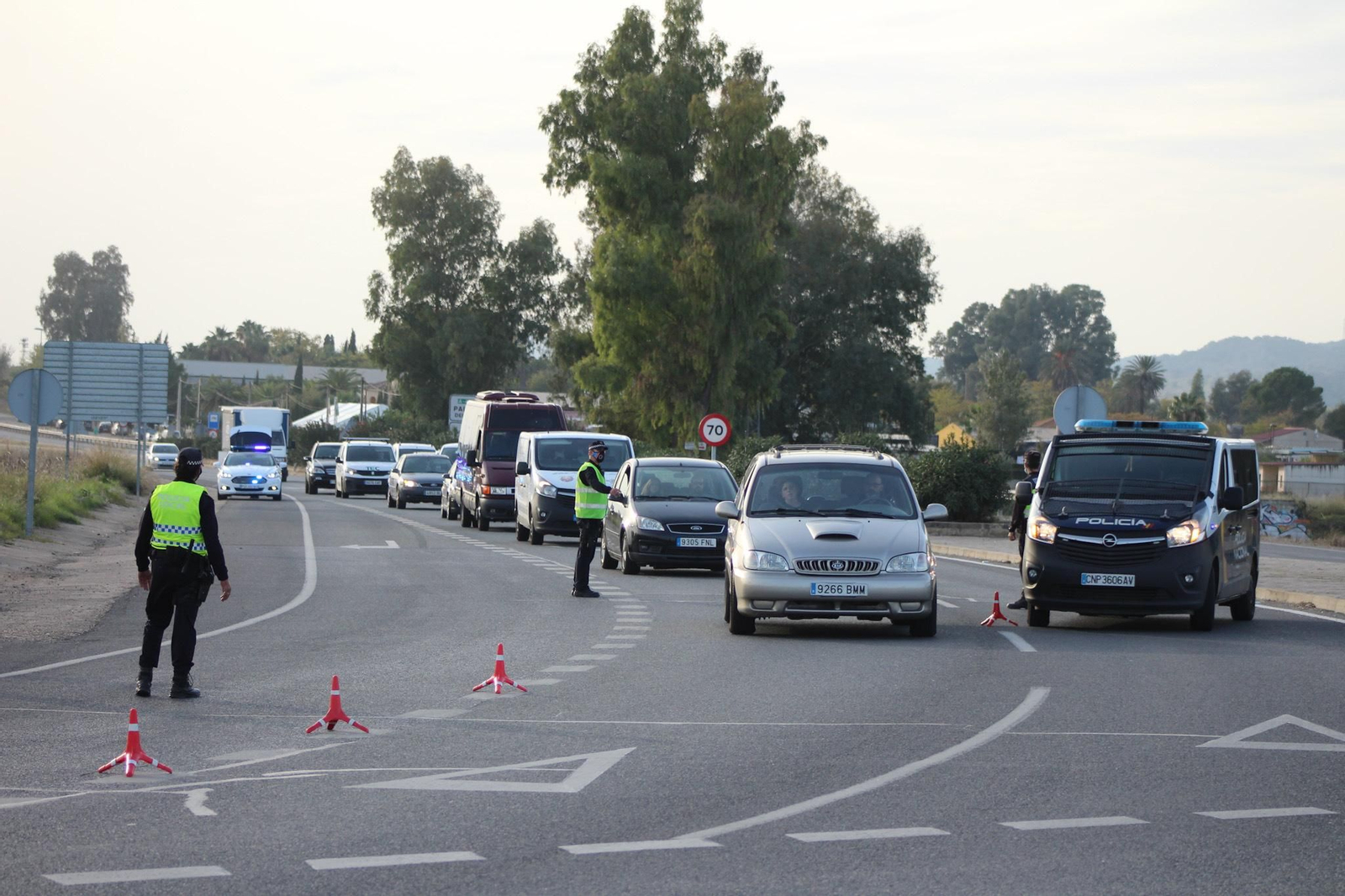 El control de la Policía a la salida de Córdoba, en fotografías