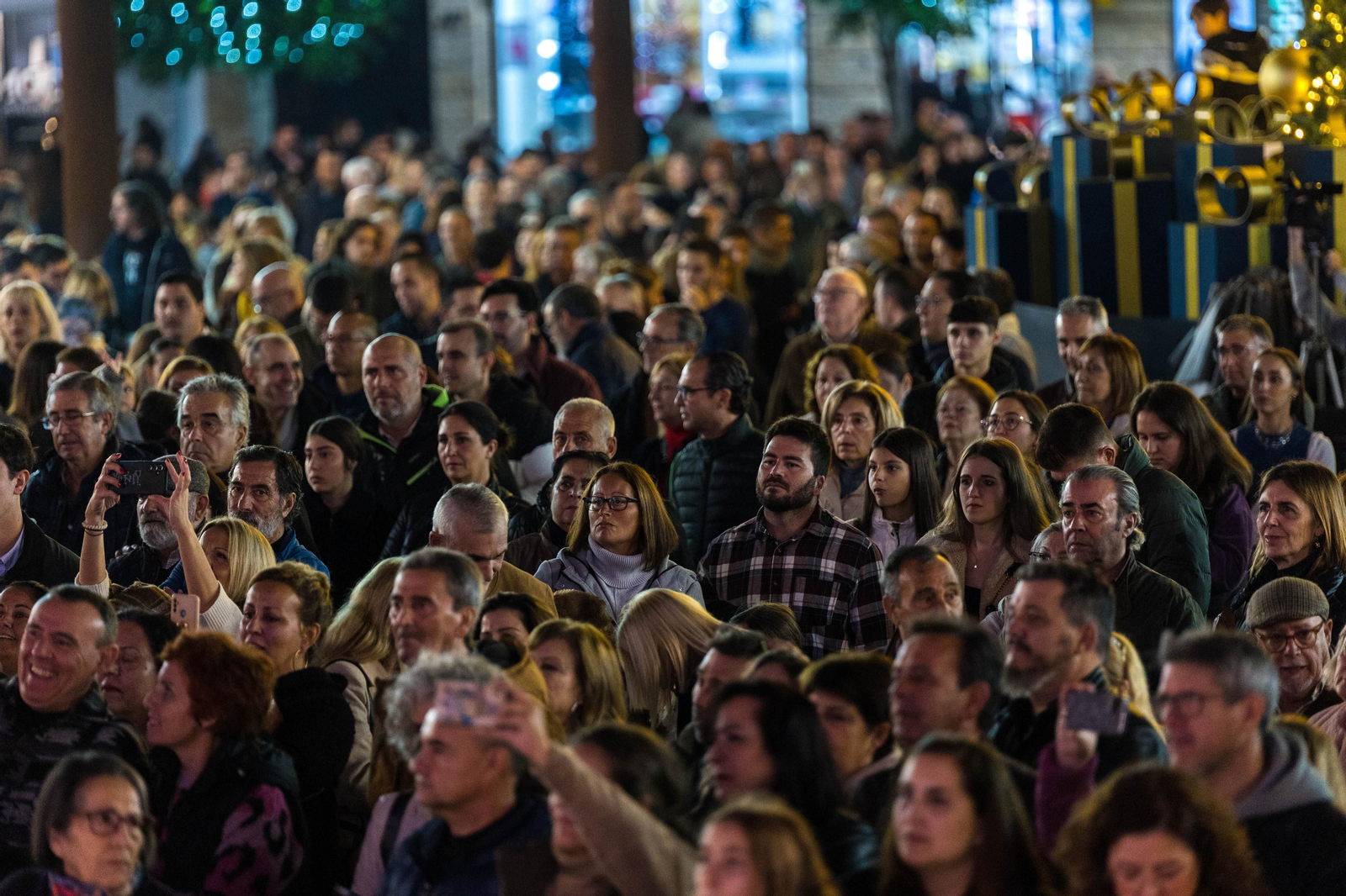 Doble sesión de zambombas navideñas en la plaza del Rey de San Fernando