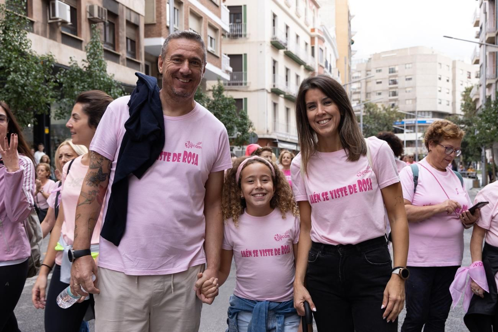 Jaén se viste de rosa con una marcha reivindicativa contra el cáncer de mama