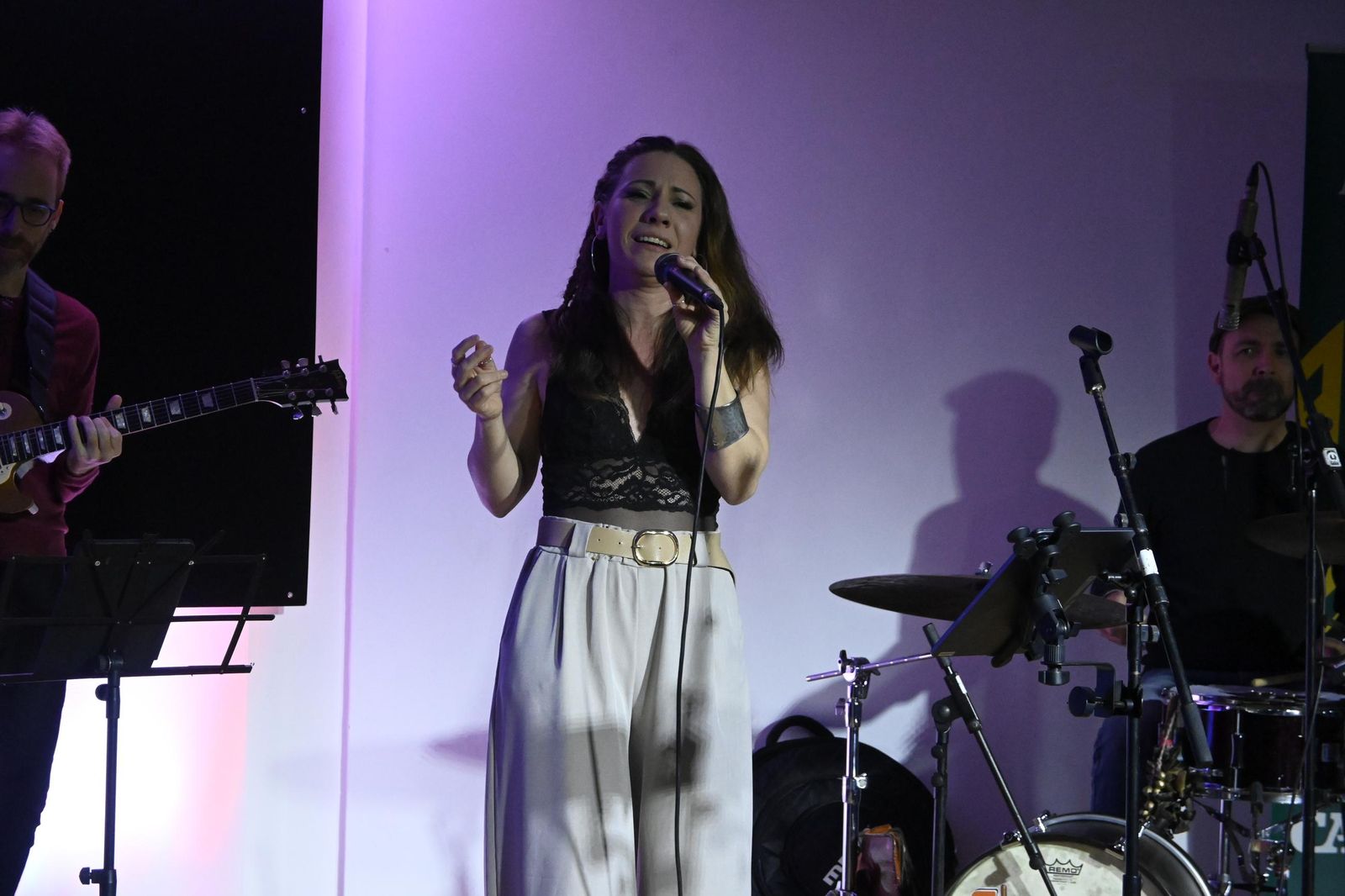 Actuación de Antonia Ferrá dentro del ciclo 'Música y otros ritmos' en imágenes