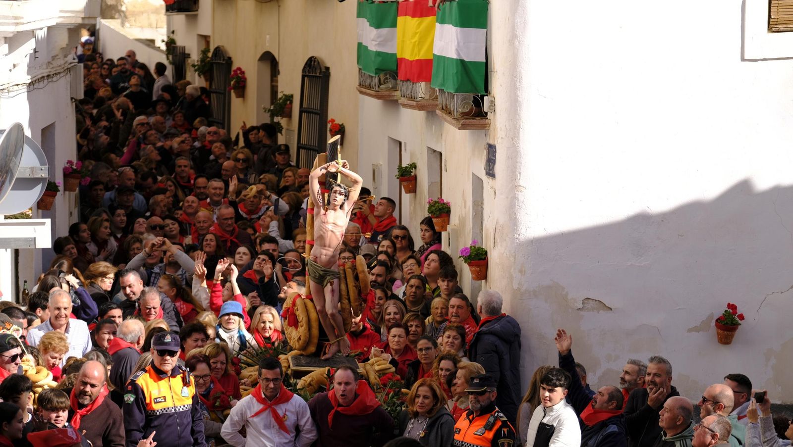 Procesión de San Sebastián y tirada de roscos en Lubrín, en imágenes