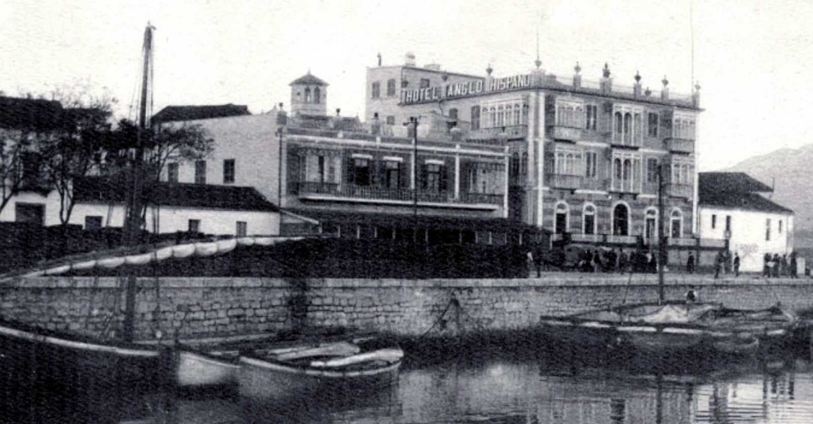 El Anglo Hispano, desde la banda norte del río.