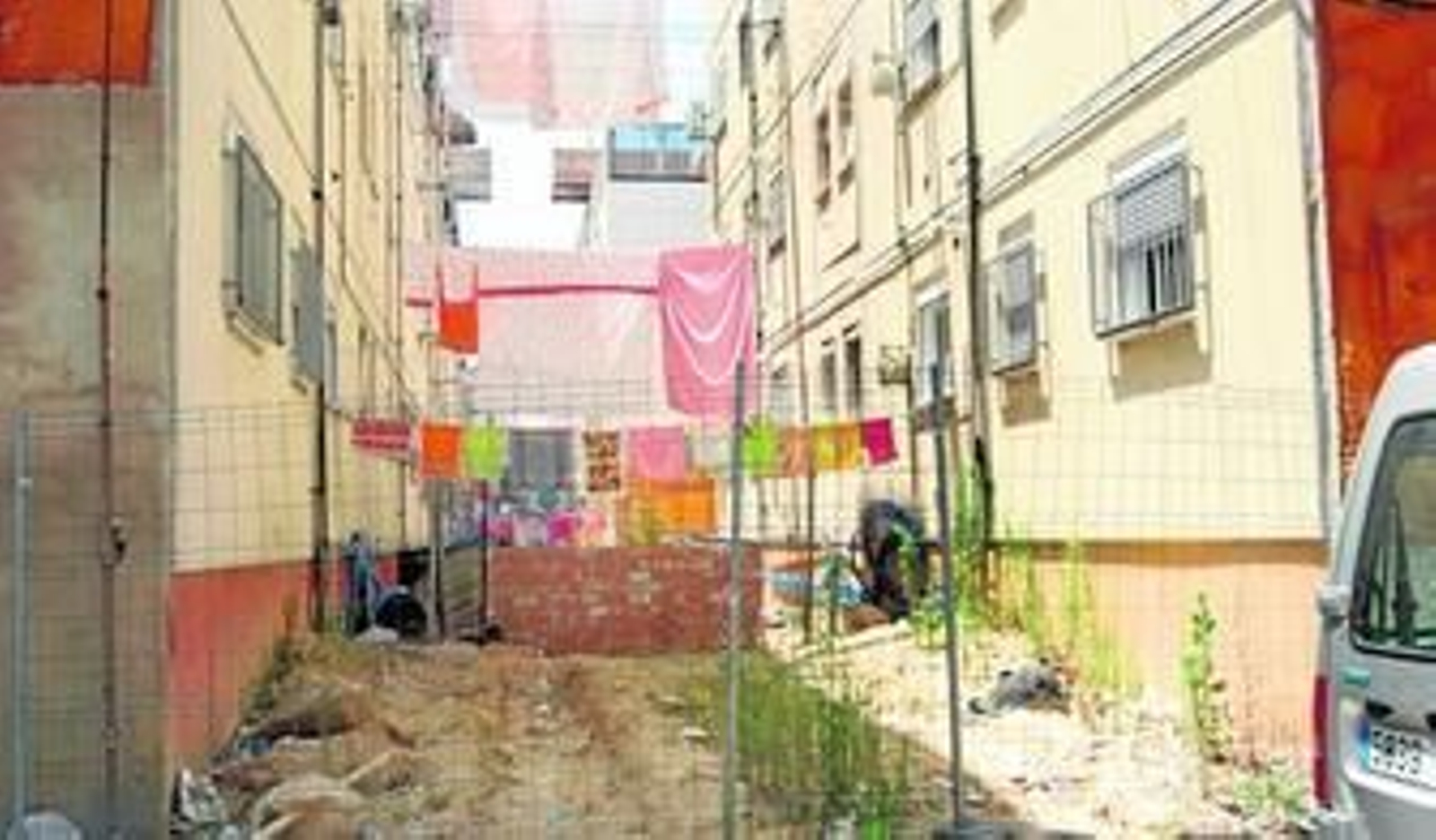 Estado en que se encuentra uno de los patios interiores existentes entre las viviendas del Torrejón.