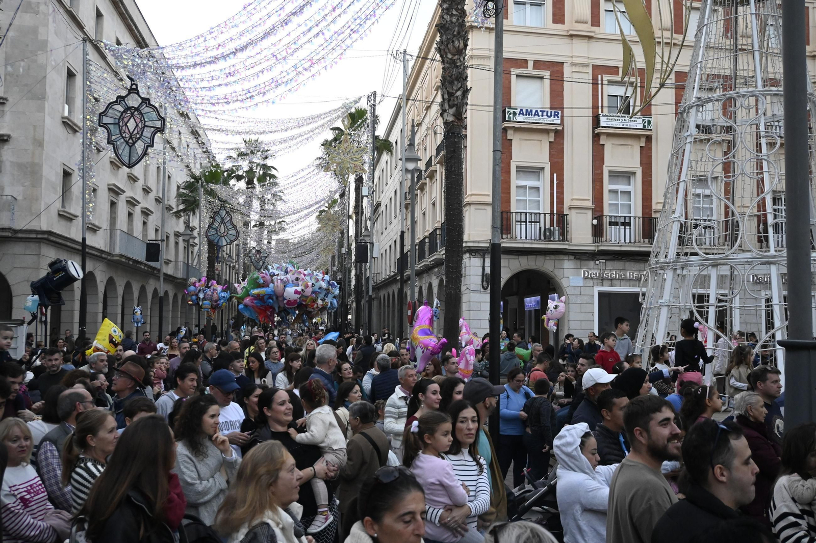 Imágenes de la nevada y alumbrado navideño en Huelva