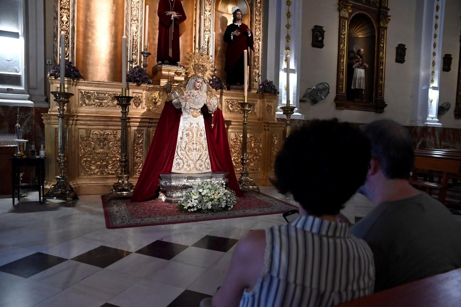 Las mejores fotos de la veneración de la Virgen de la Piedad de Córdoba tras su restauración Las mejores fotos de la veneración de la Virgen de la Piedad de Córdoba tras su restauración