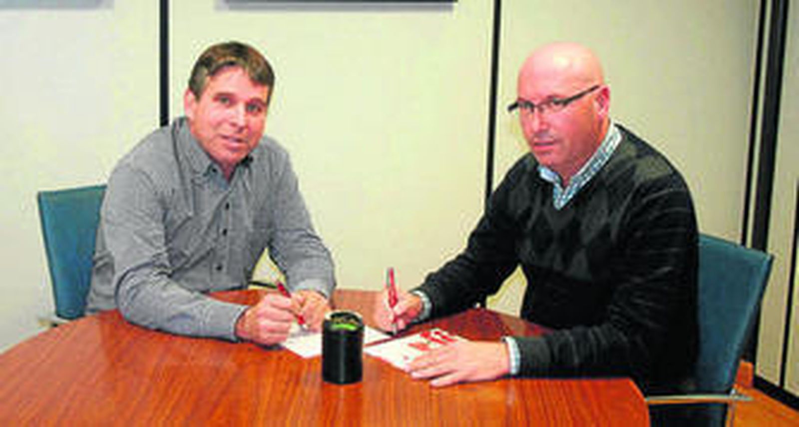 El presidente de CASI, José María Andújar, junto al nuevo gerente de la cooperativa, Antonio González García.